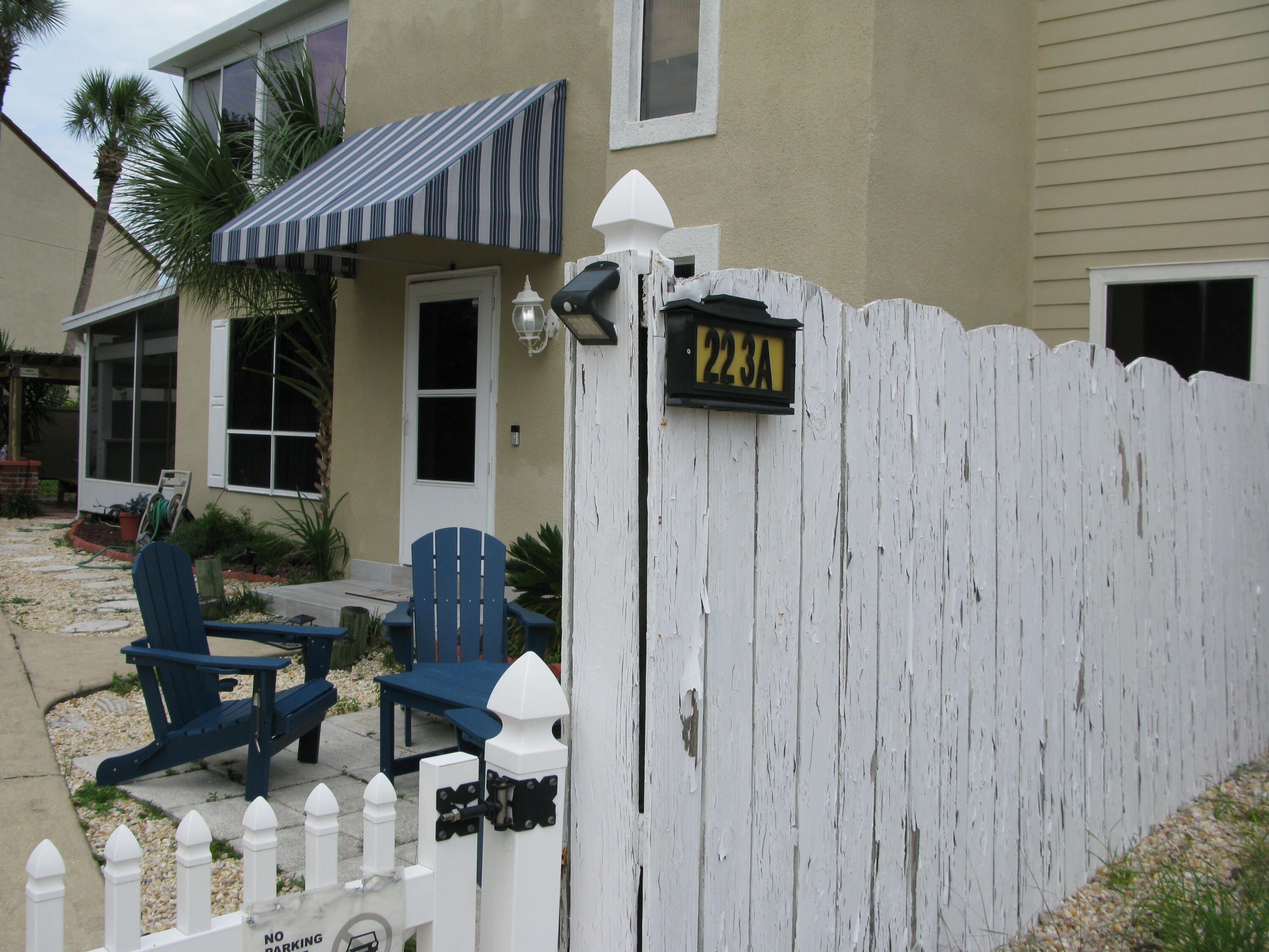ANGLER AVENUE - Residential
