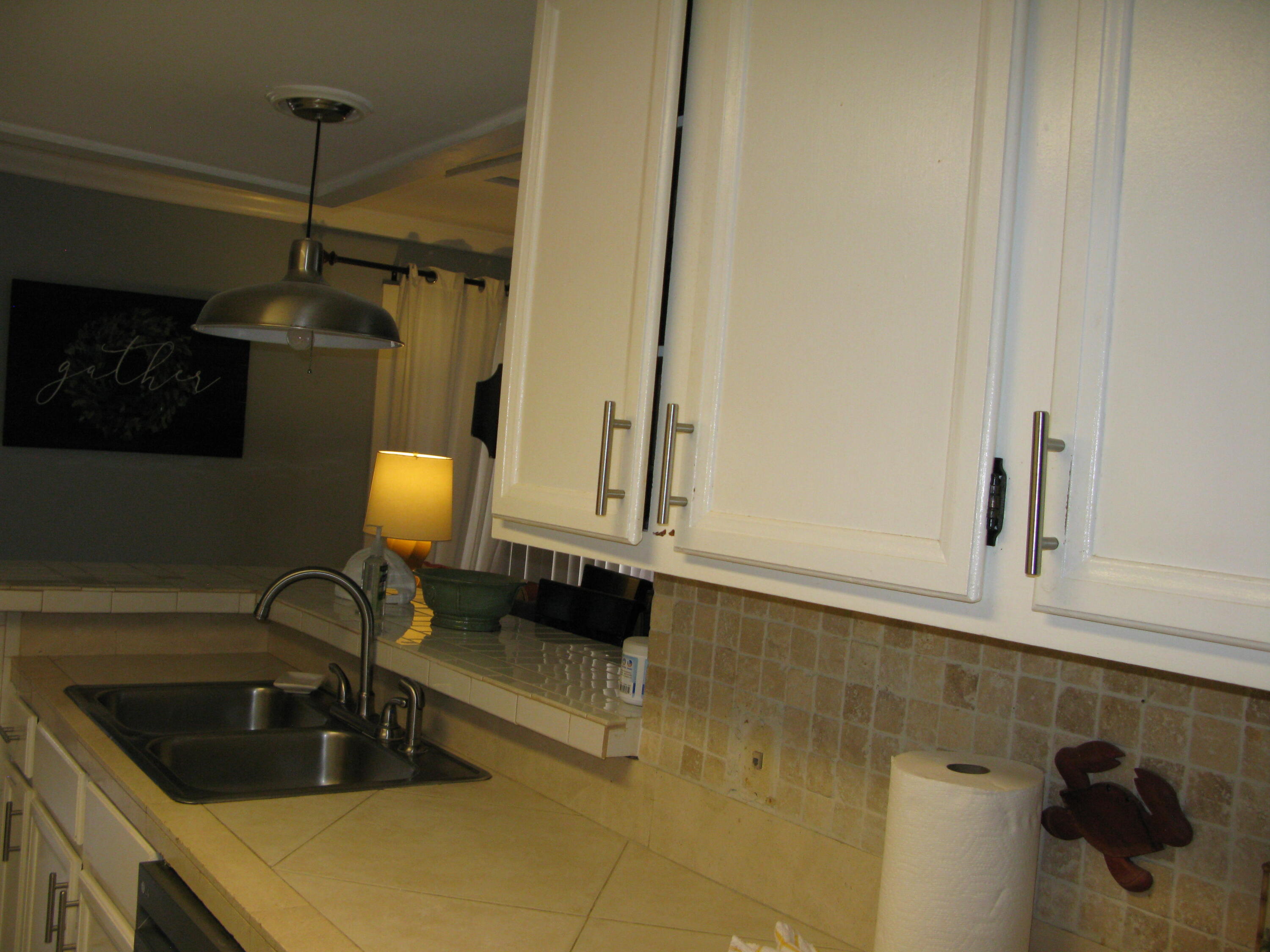 ANGLER AVENUE - Residential