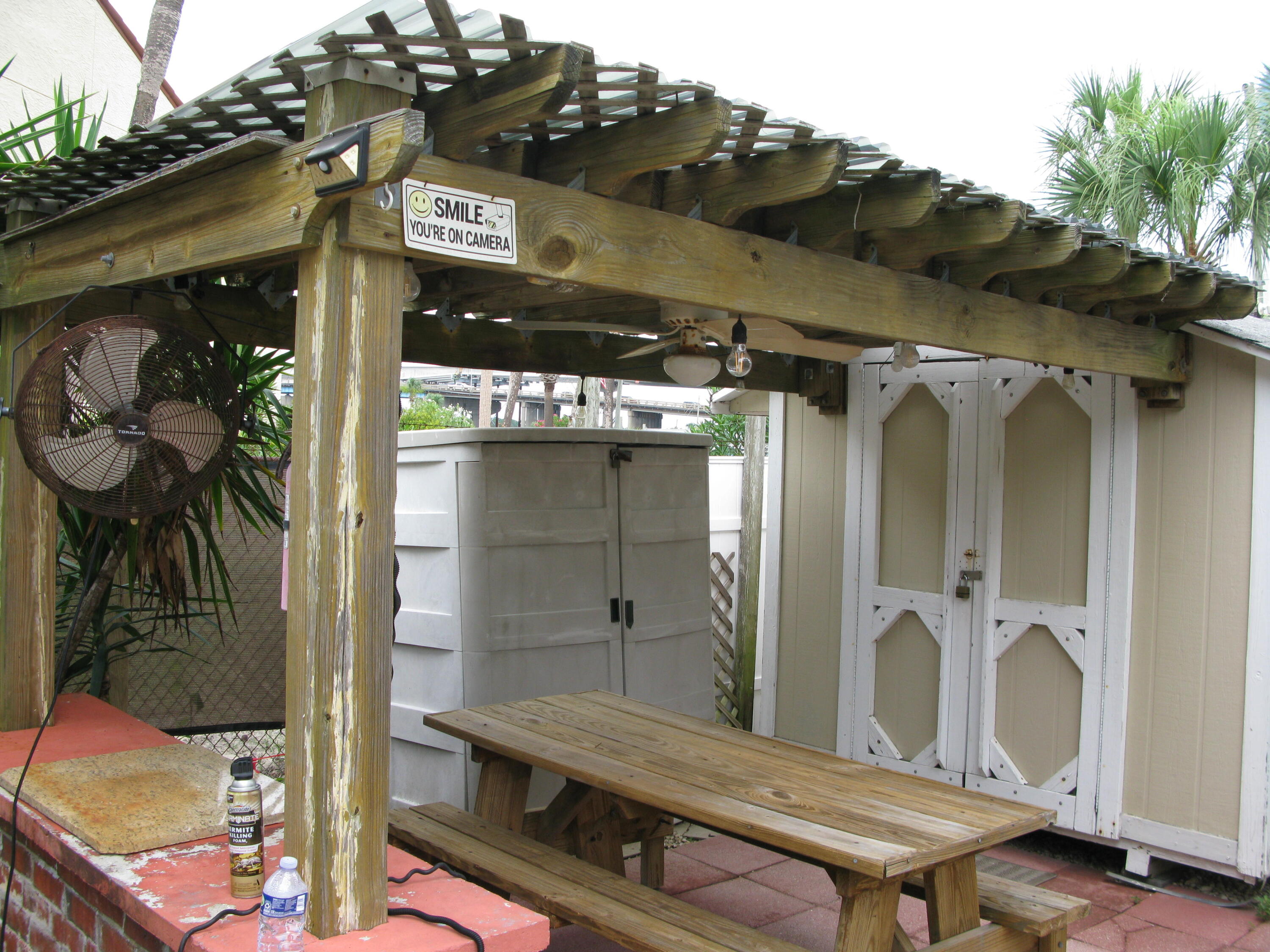 ANGLER AVENUE - Residential