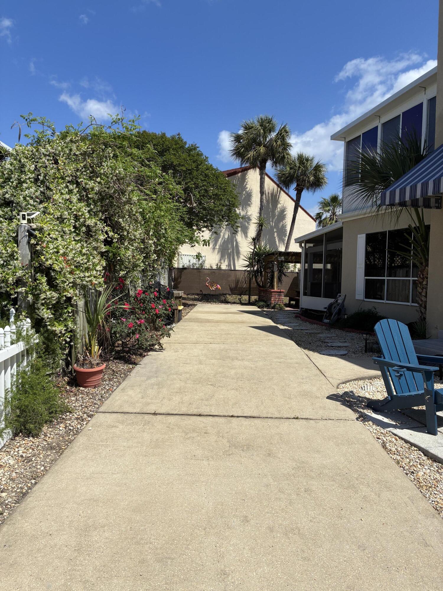 ANGLER AVENUE - Residential