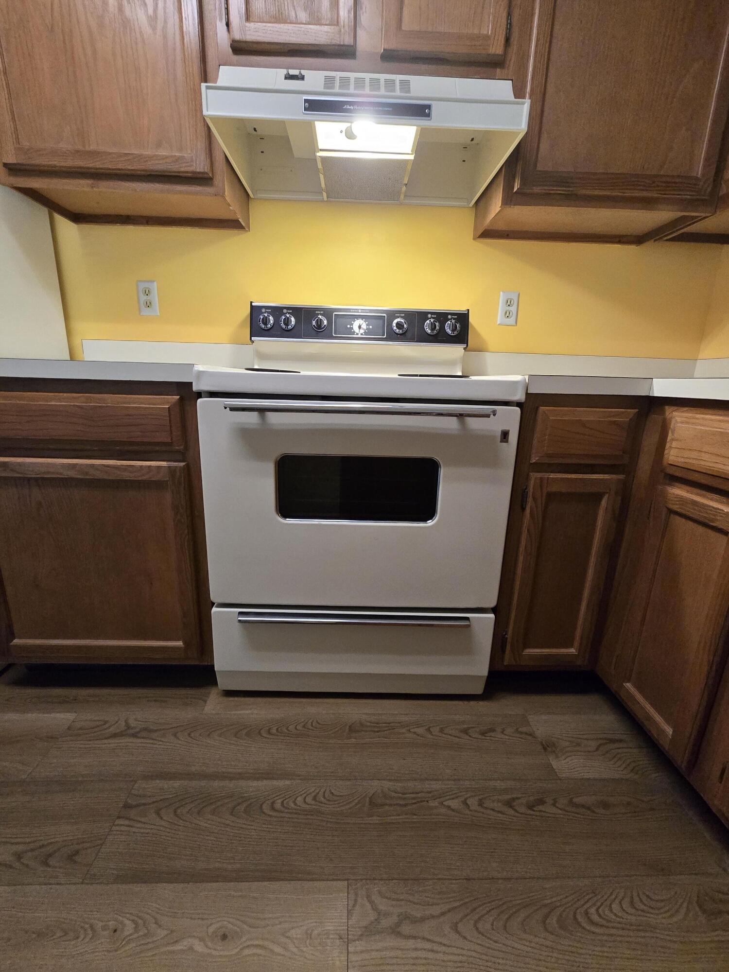 GARDEN OAKS CONDO UNIT 5202 - Residential