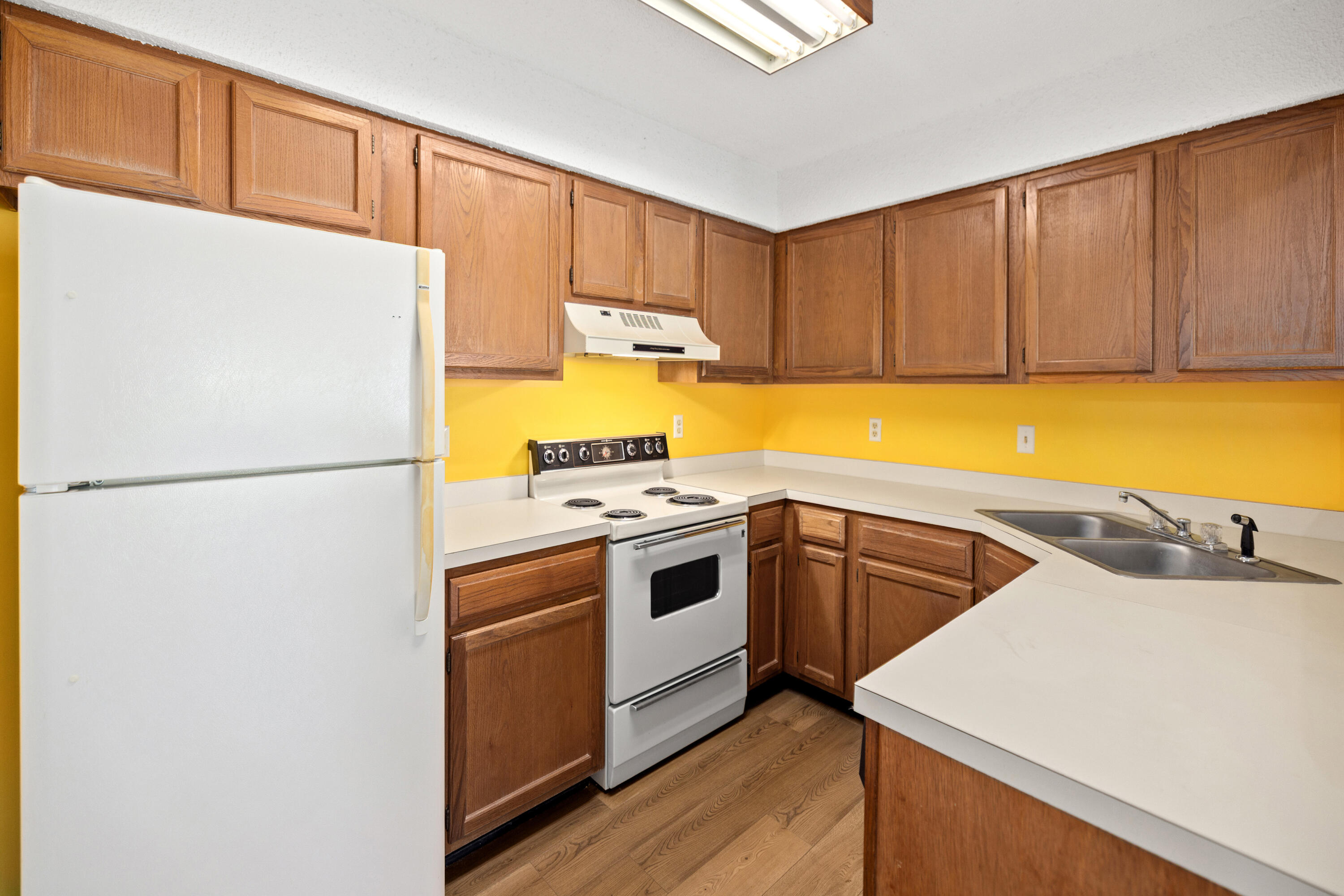 GARDEN OAKS CONDO UNIT 5202 - Residential