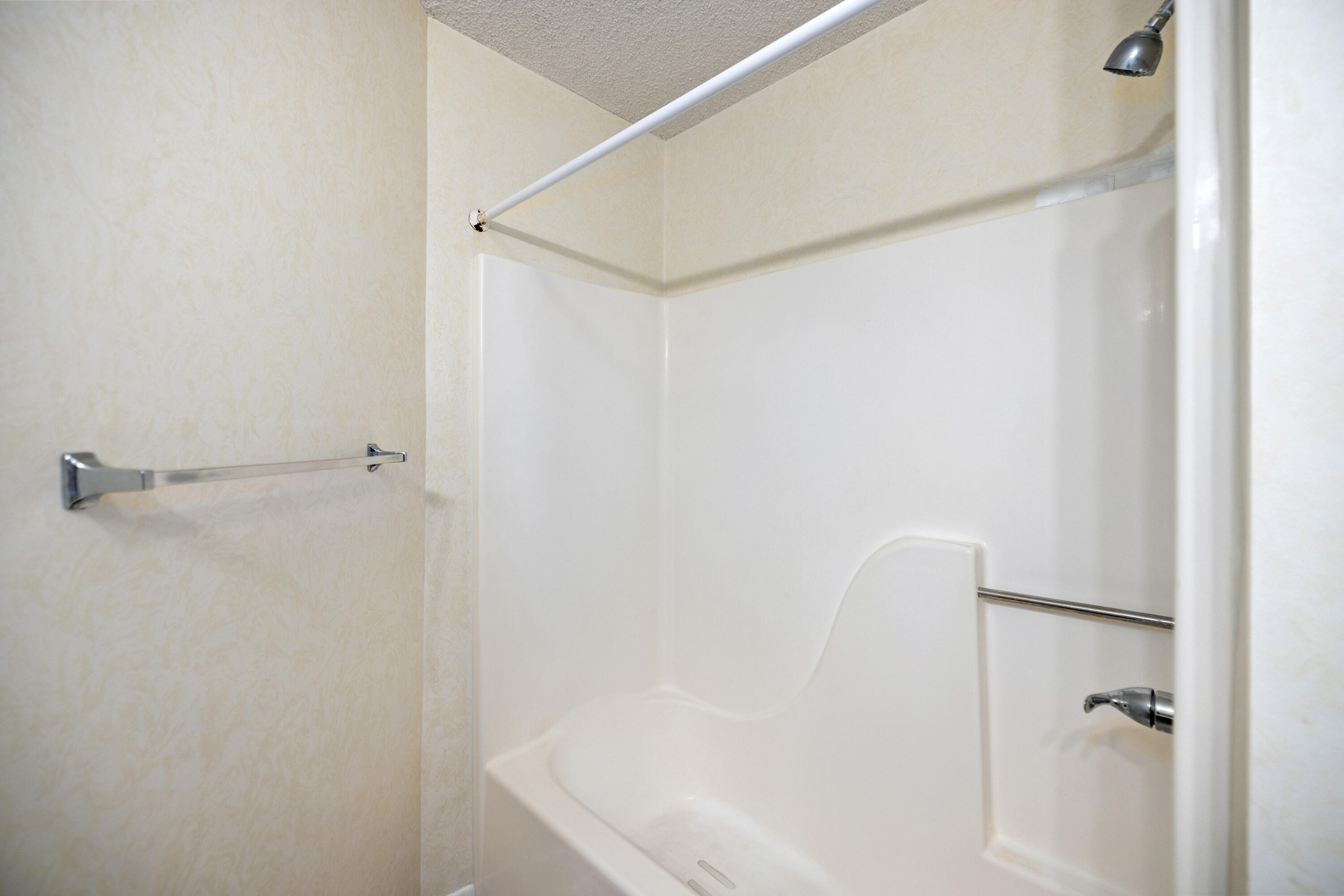 GARDEN OAKS CONDO UNIT 5202 - Residential