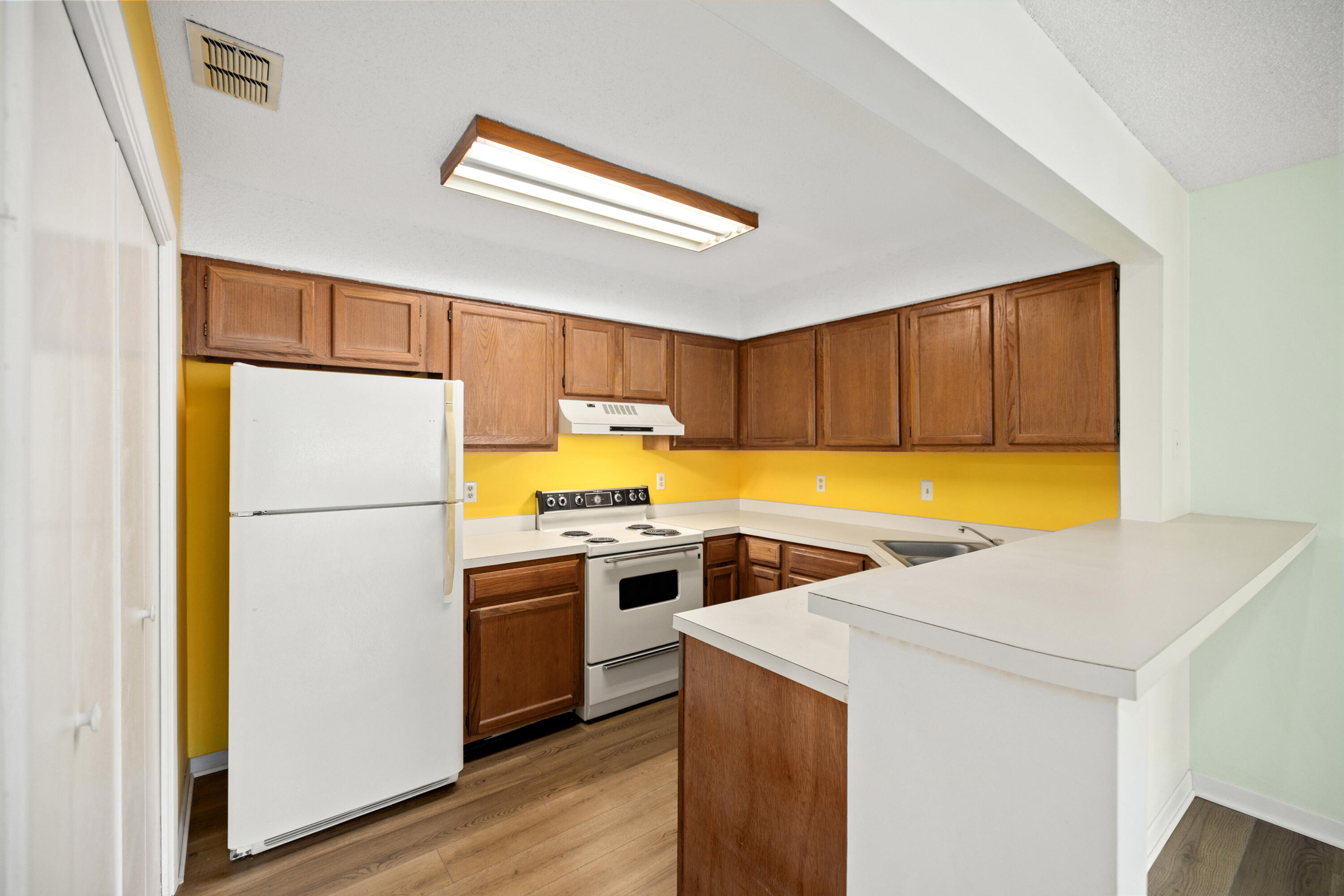 GARDEN OAKS CONDO UNIT 5202 - Residential