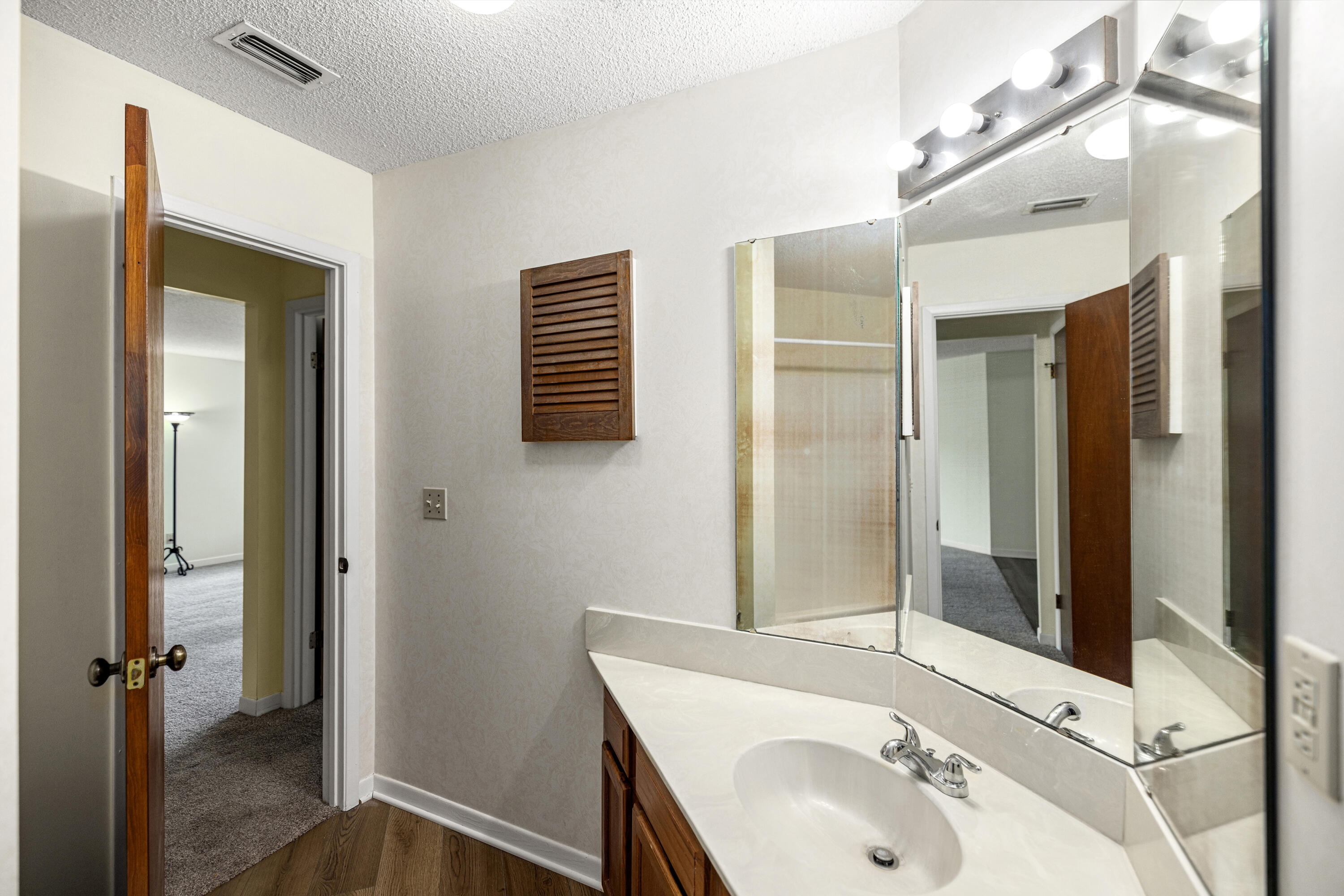 GARDEN OAKS CONDO UNIT 5202 - Residential