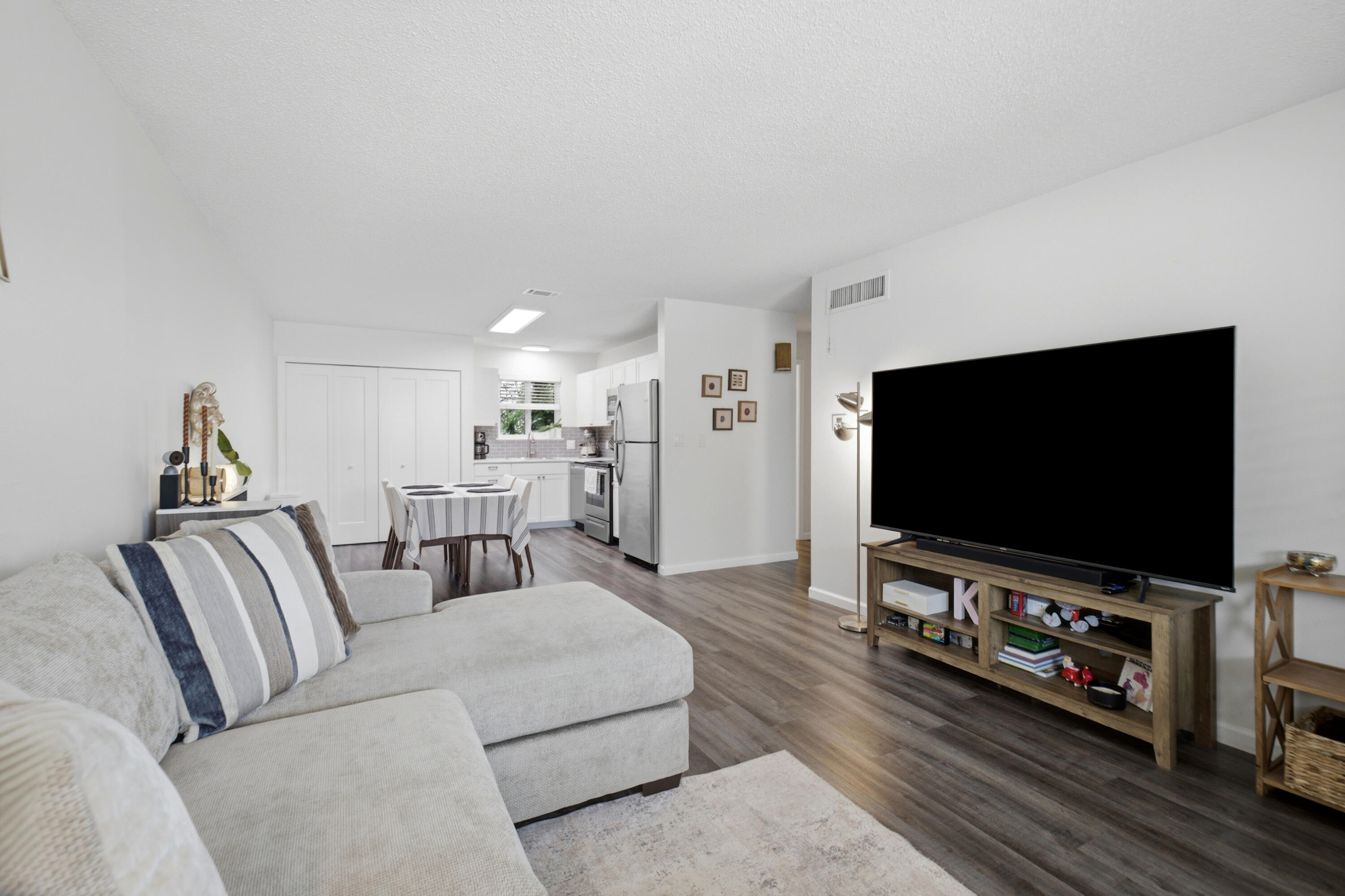 COLLEGE PARK CONDO - Residential