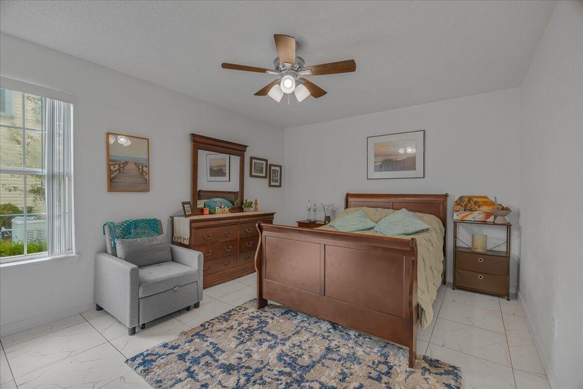 WEST LAKE - Residential
