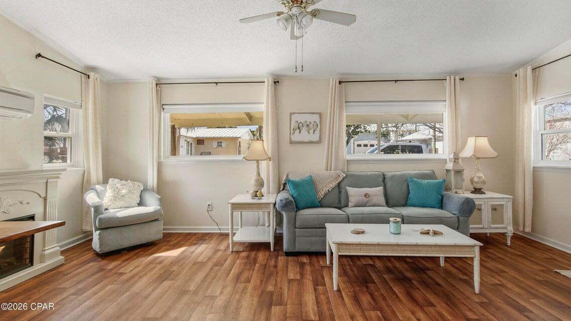LAGUNA BEACH - Residential