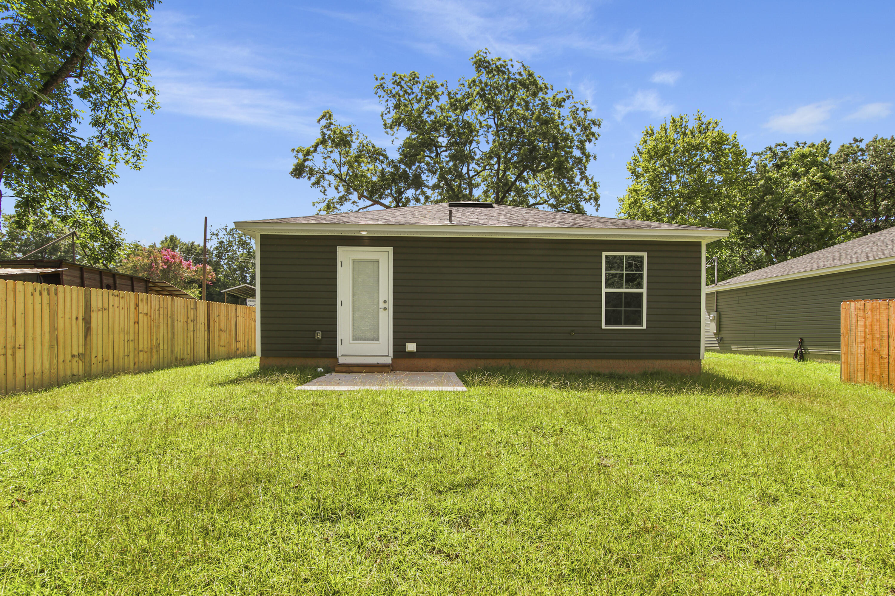 FAIRVIEW L H - Residential