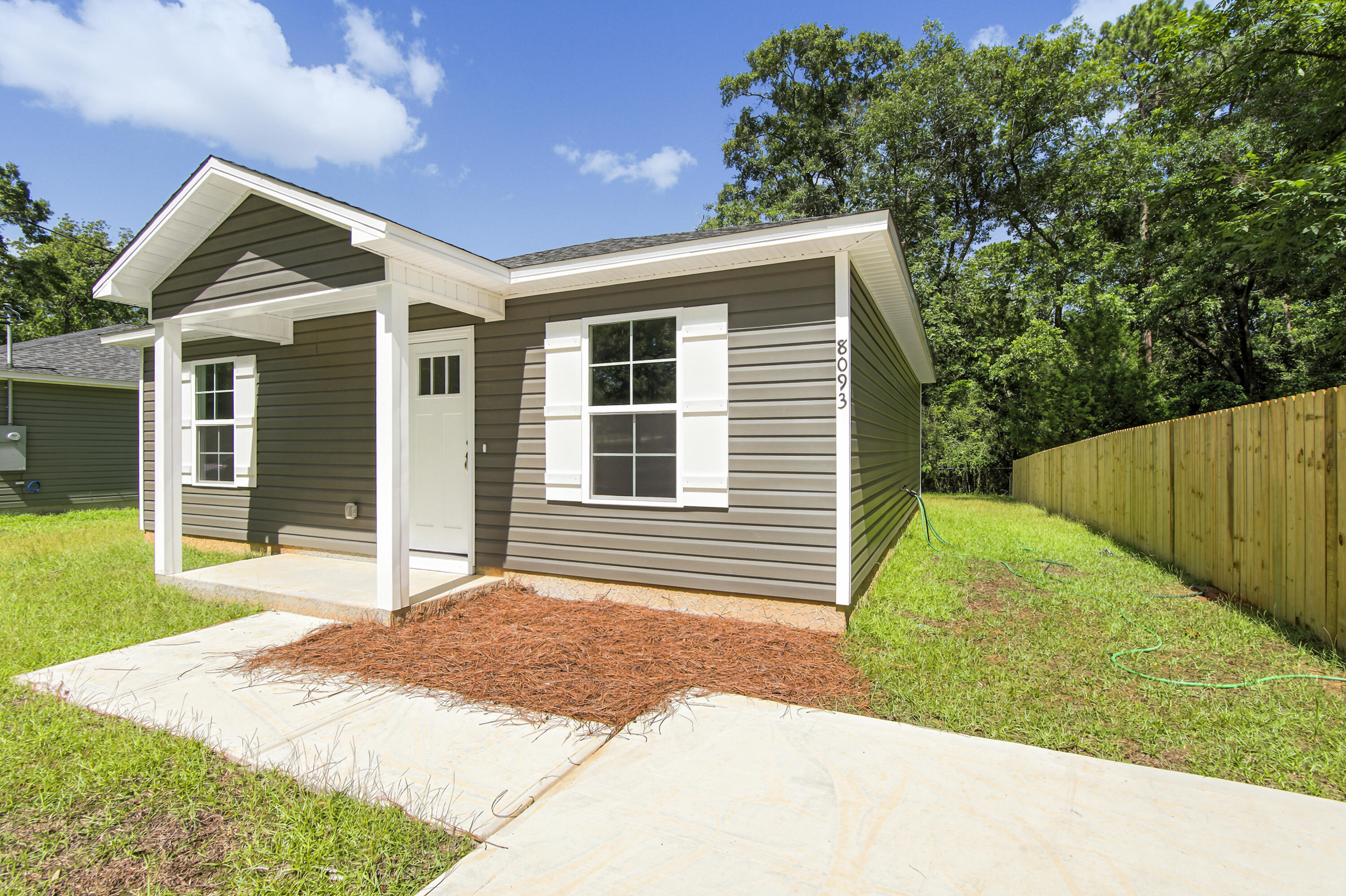 FAIRVIEW L H - Residential