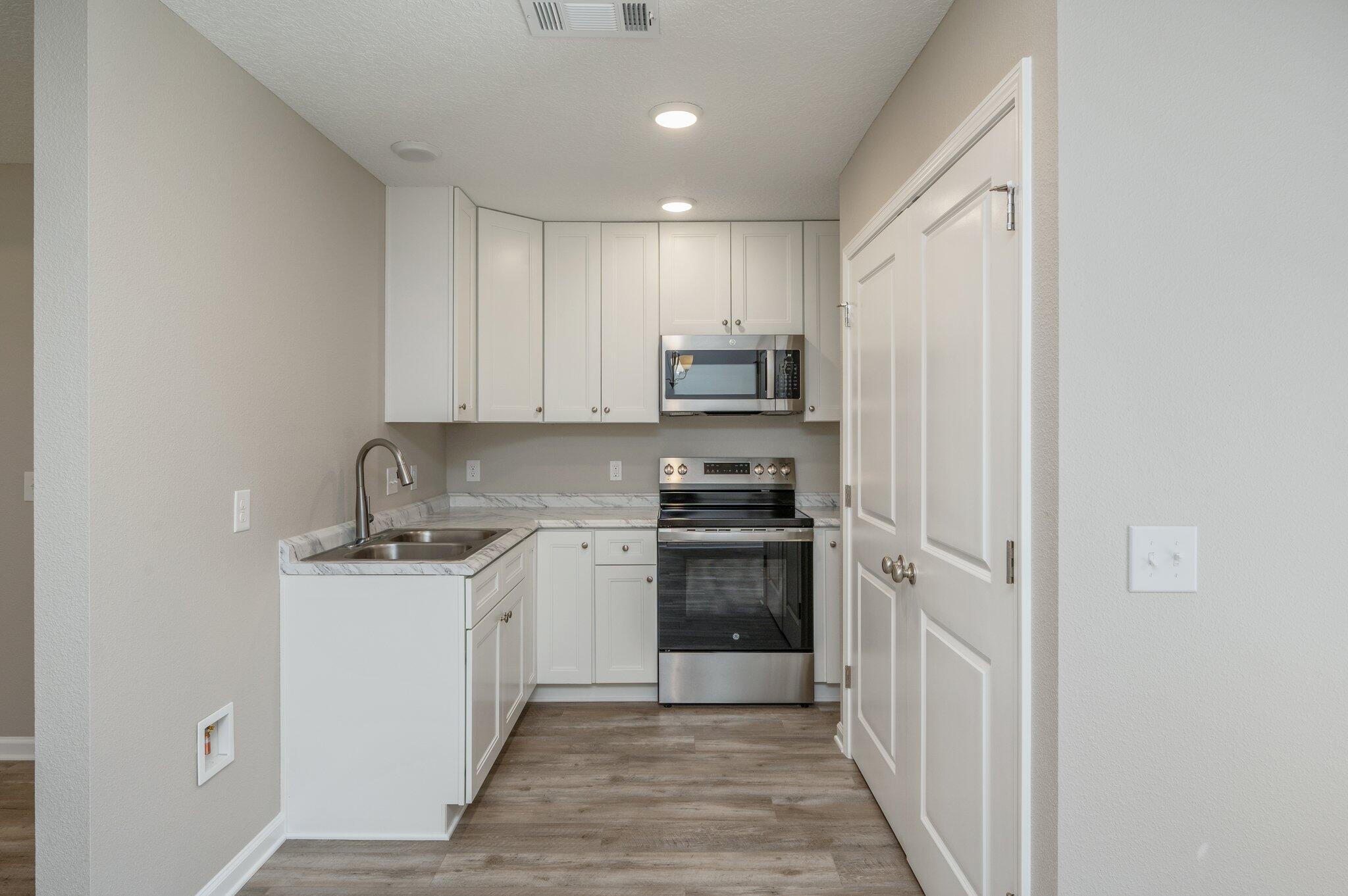 FAIRVIEW L H - Residential