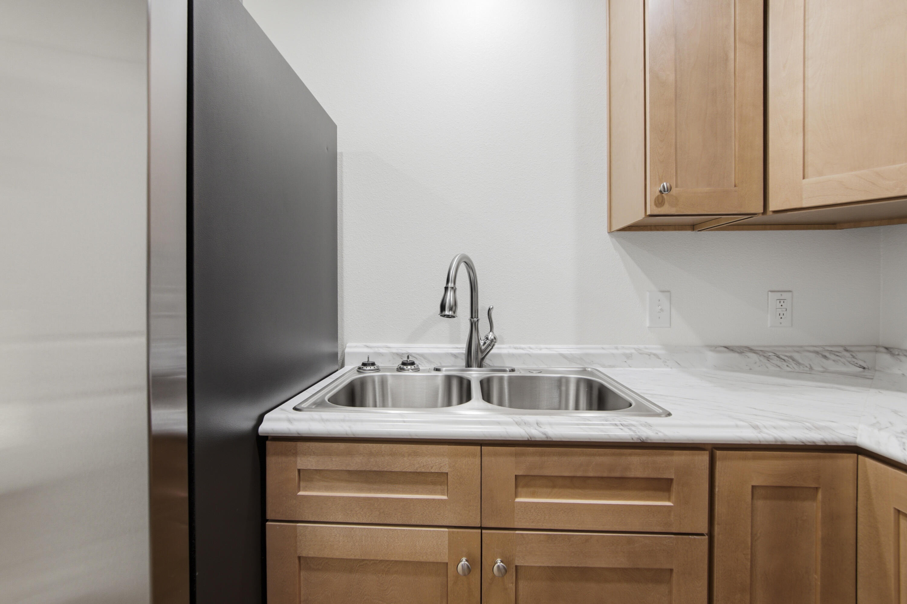 FAIRVIEW L H - Residential