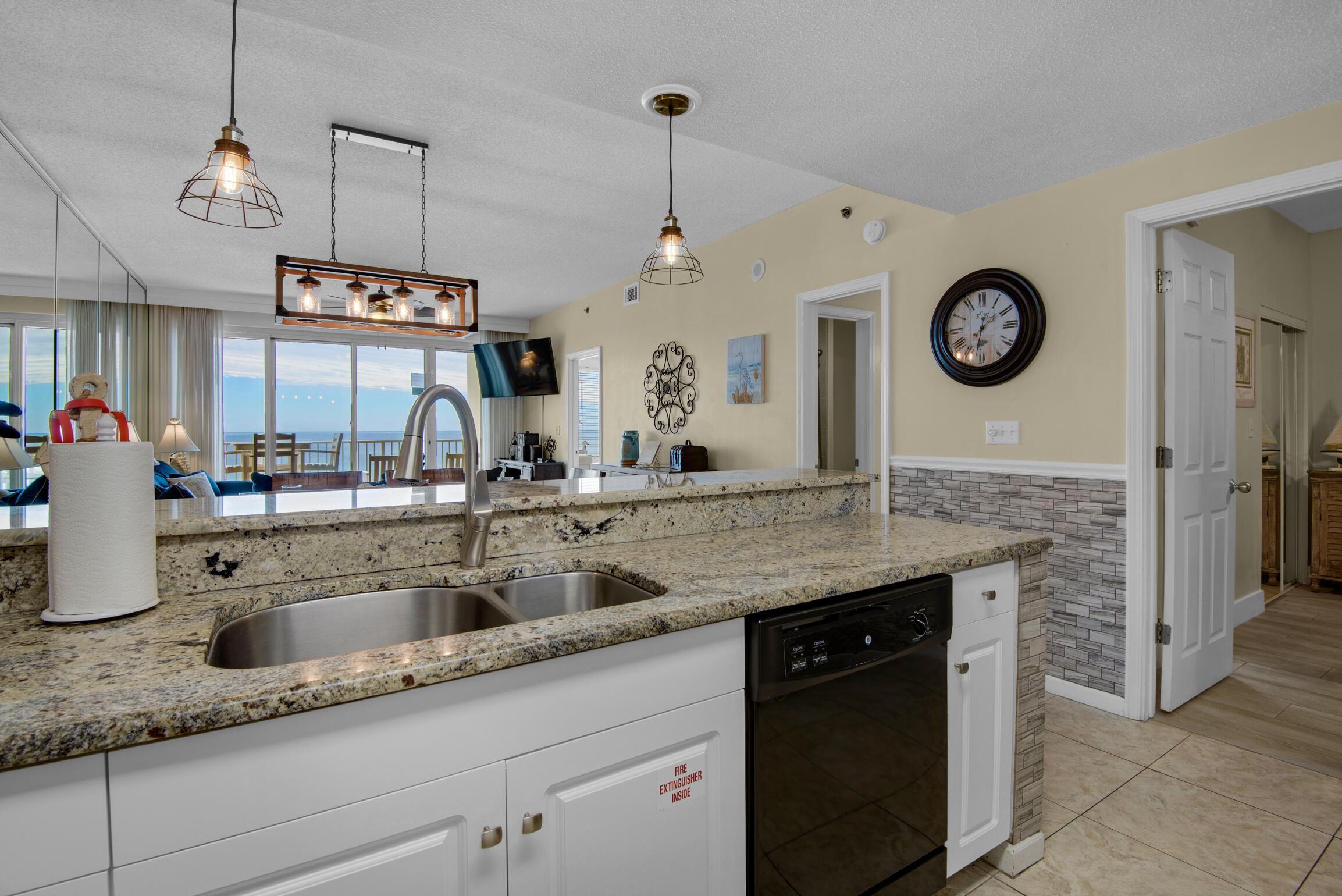 LEEWARD KEY - Residential