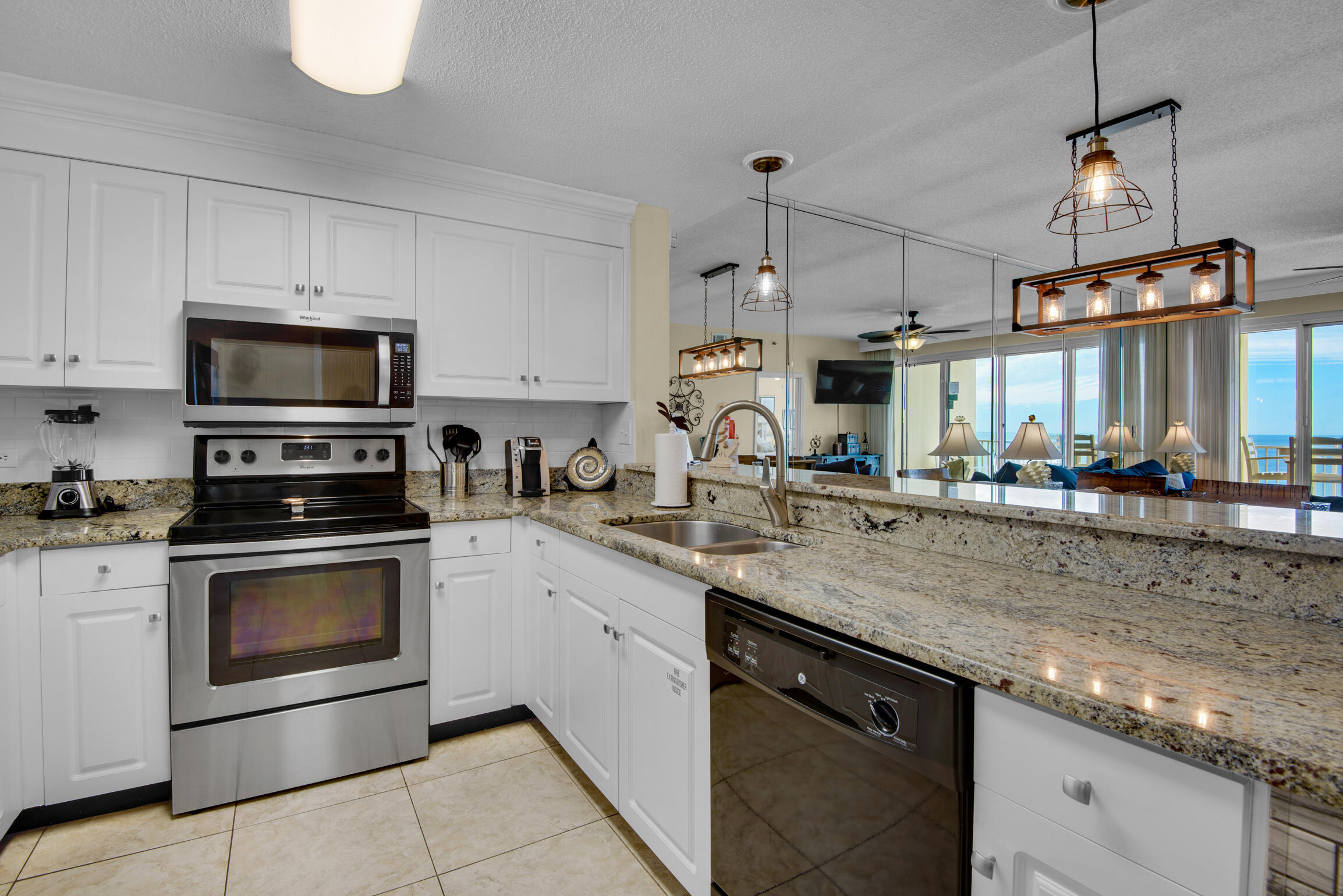 LEEWARD KEY - Residential