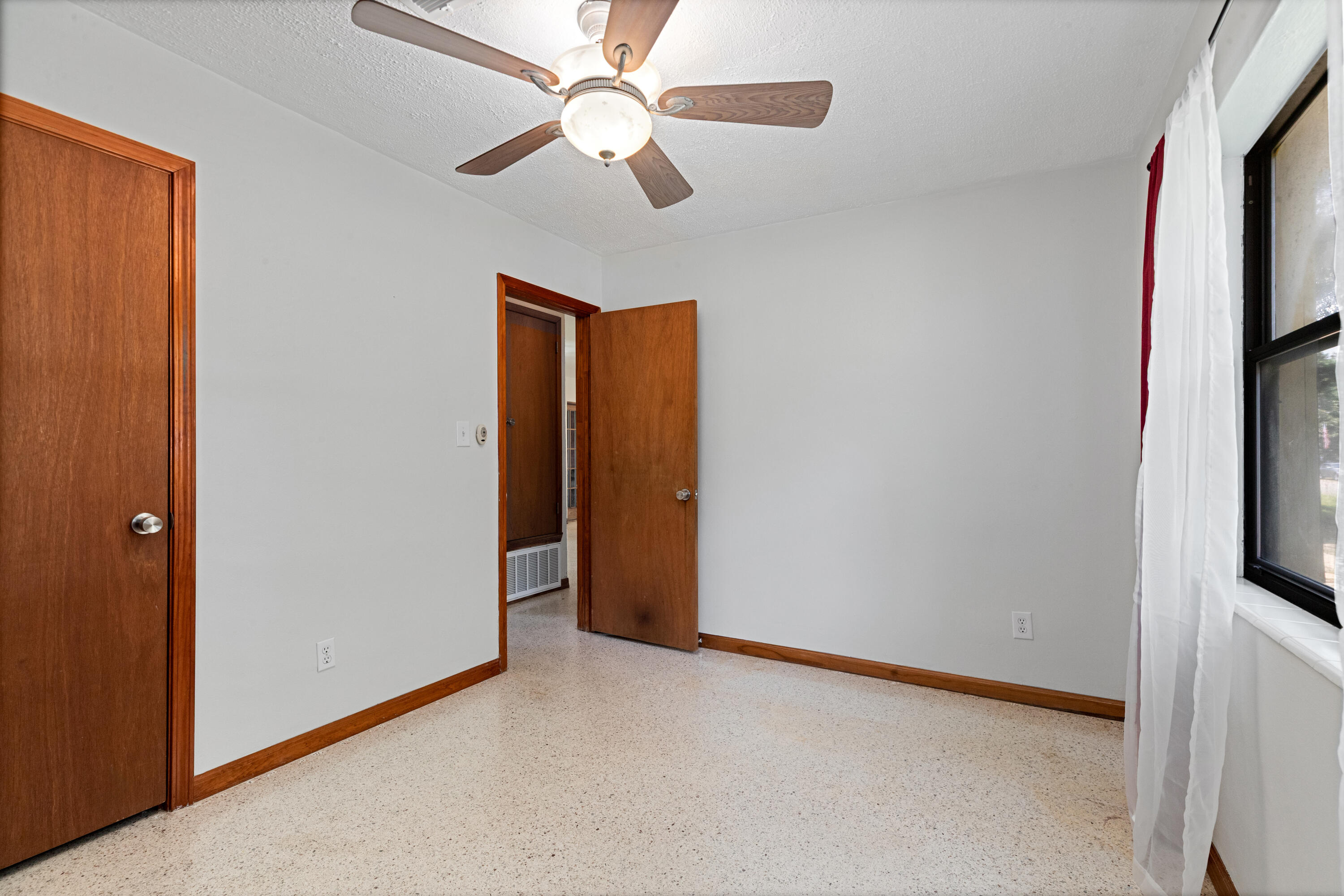 OAK TREE PARK - Residential