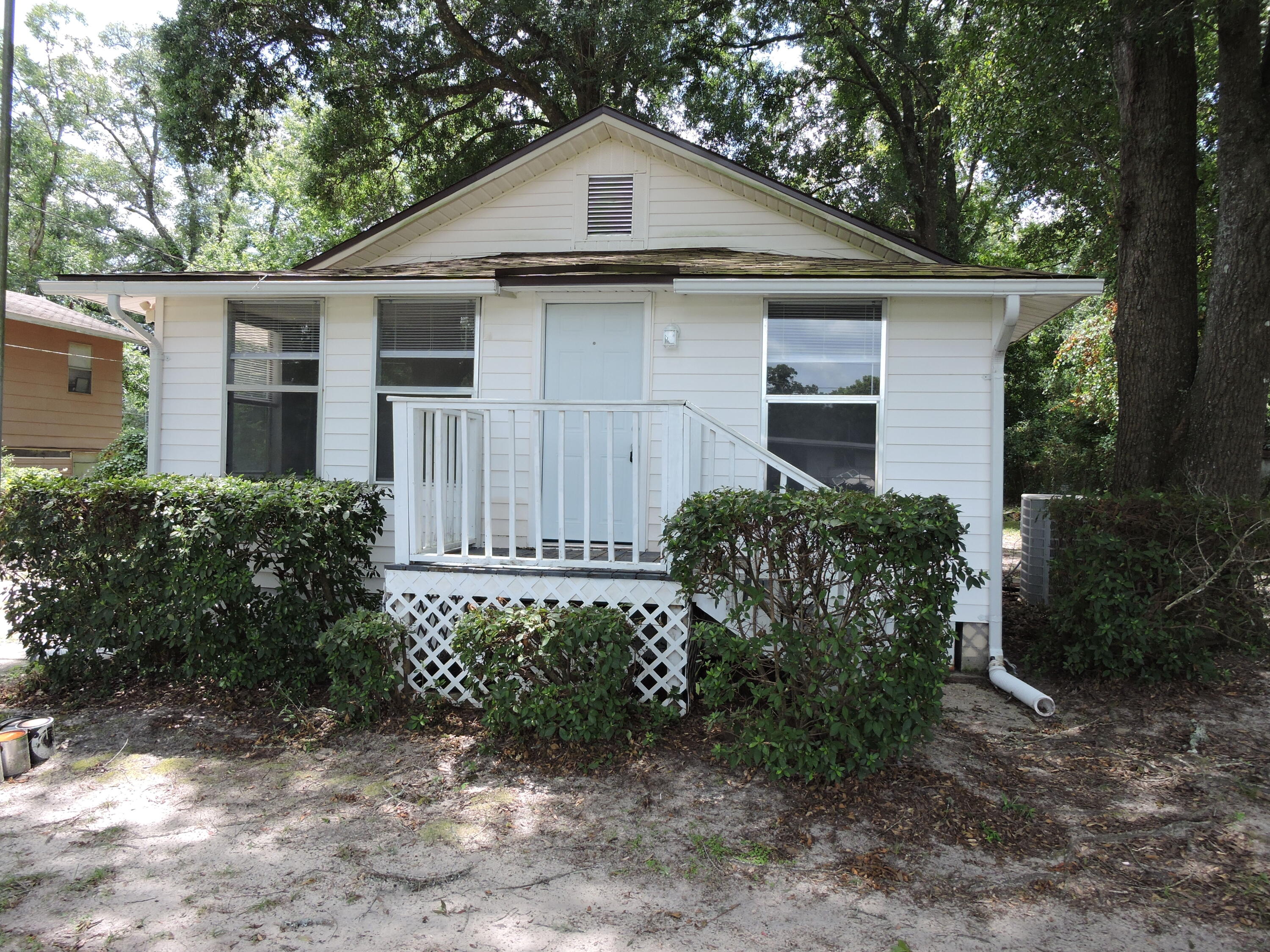 Available Now! Don't miss this charming 2-bedroom, 1-bath rental at 123 Short Ave, Crestview, FL 32539. This cozy home has been freshly painted and is move-in ready!

Enjoy a bright, welcoming interior with a functional layout that's perfect for singles, couples, roommates, or a small family. Step outside to a fully fenced chain-link yard, giving you and your pets plenty of room to enjoy the outdoors.

🐾 Pets Welcome!

Conveniently located just minutes from shopping, restaurants, schools, parks, and major highways, with an easy commute to Eglin Air Force Base, Duke Field, and 7th Special Forces Group.

Home Features:

✔ 2 Bedrooms / 1 Bathroom
✔ Freshly painted interior
✔ Pet-friendly rental
✔ Fully fenced yard
✔ Move-in ready
✔ Convenient Crestview location
✔ Close to shopping, dining, and schools
✔ Easy commute to military bases and local employers

Homes in this price range that allow pets don't stay available for long. Schedule your showing today before it's gone!