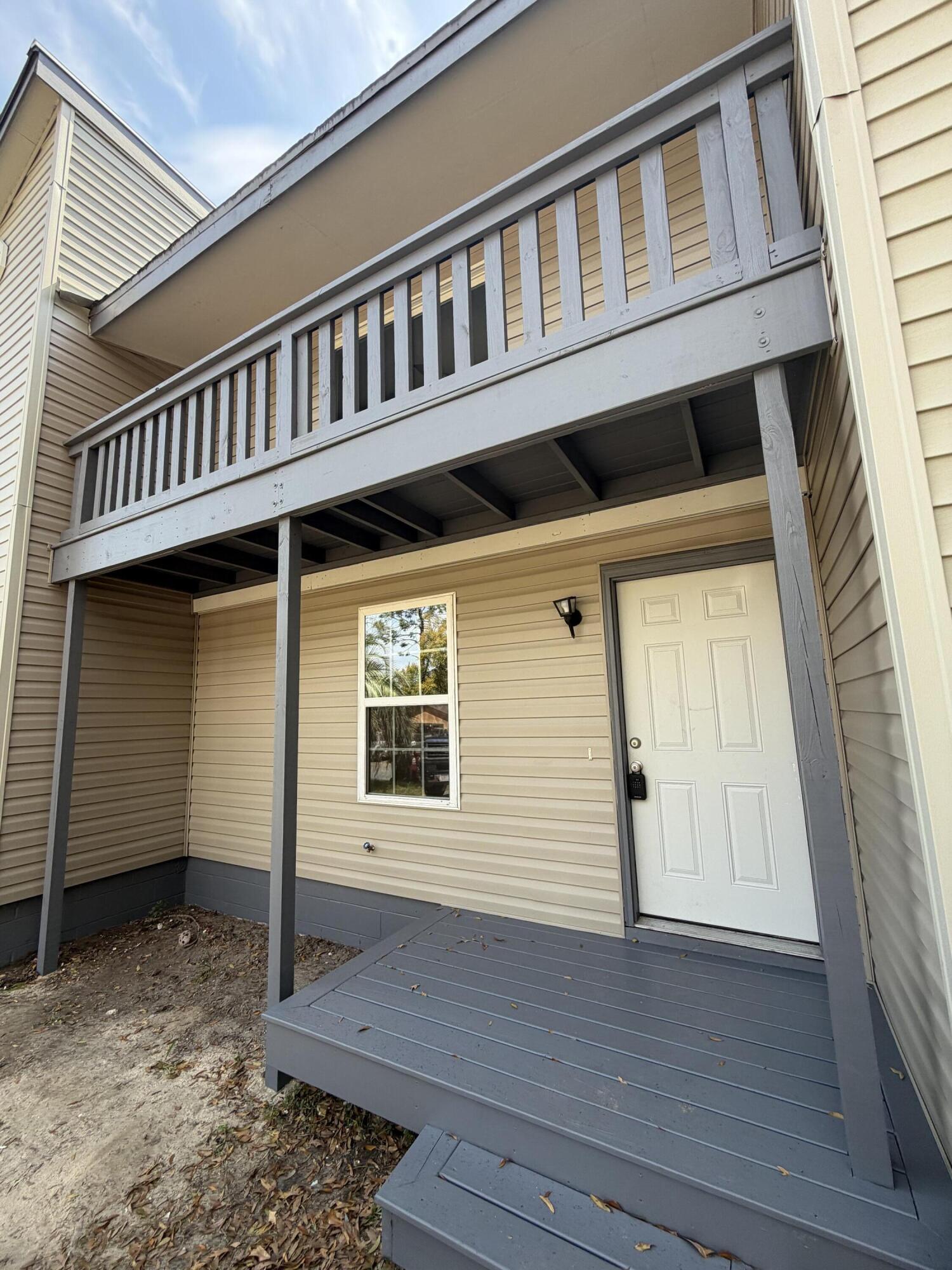 HAMPTONS TOWNHOMES THE - Residential Lease