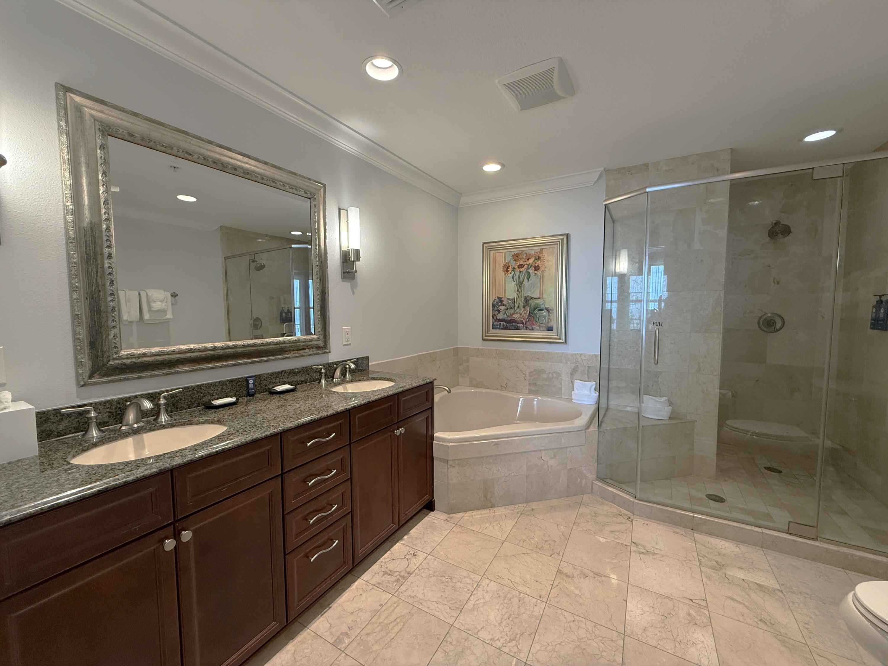 EMERALD GRANDE - Residential