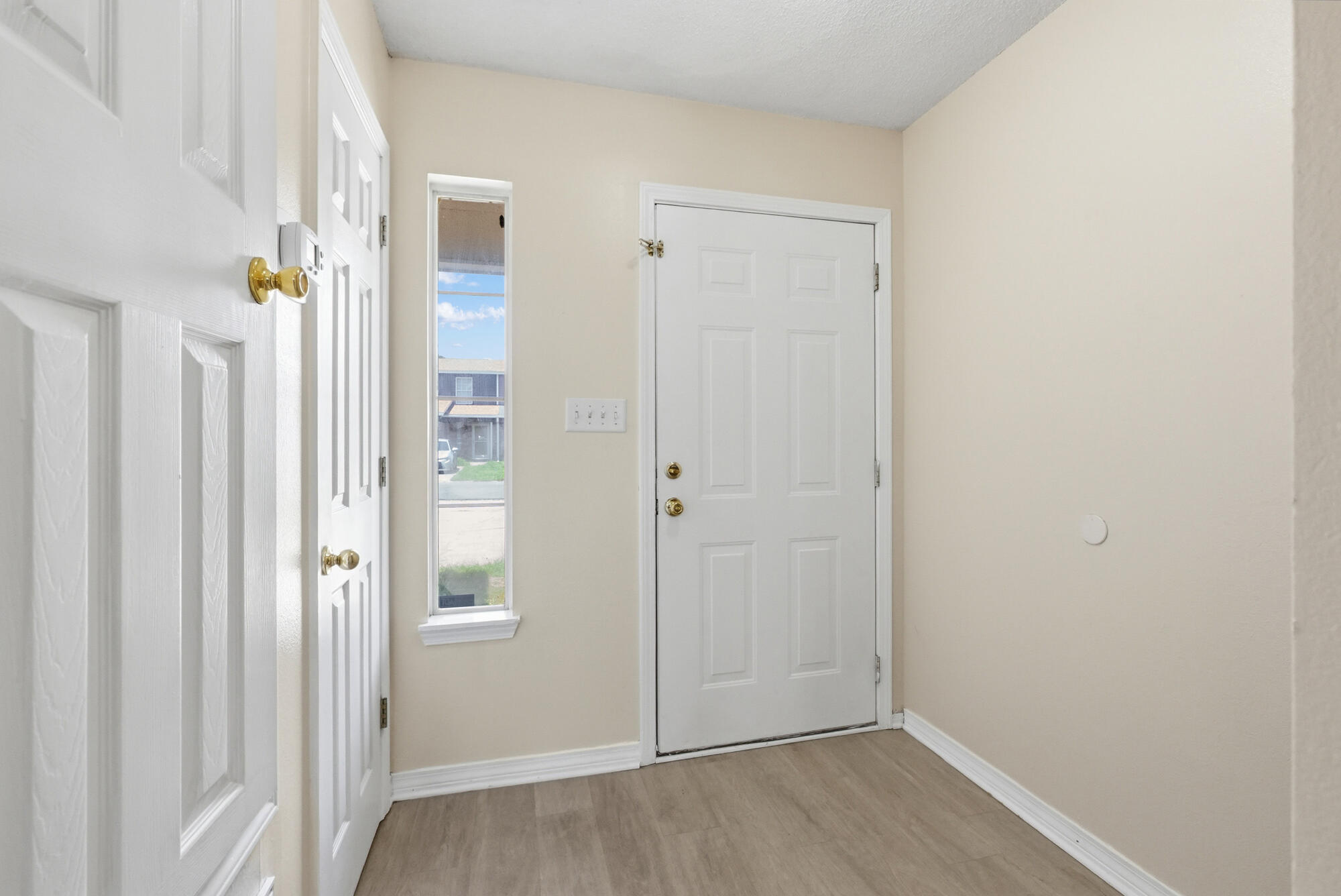 WHISPERING OAKS - Residential