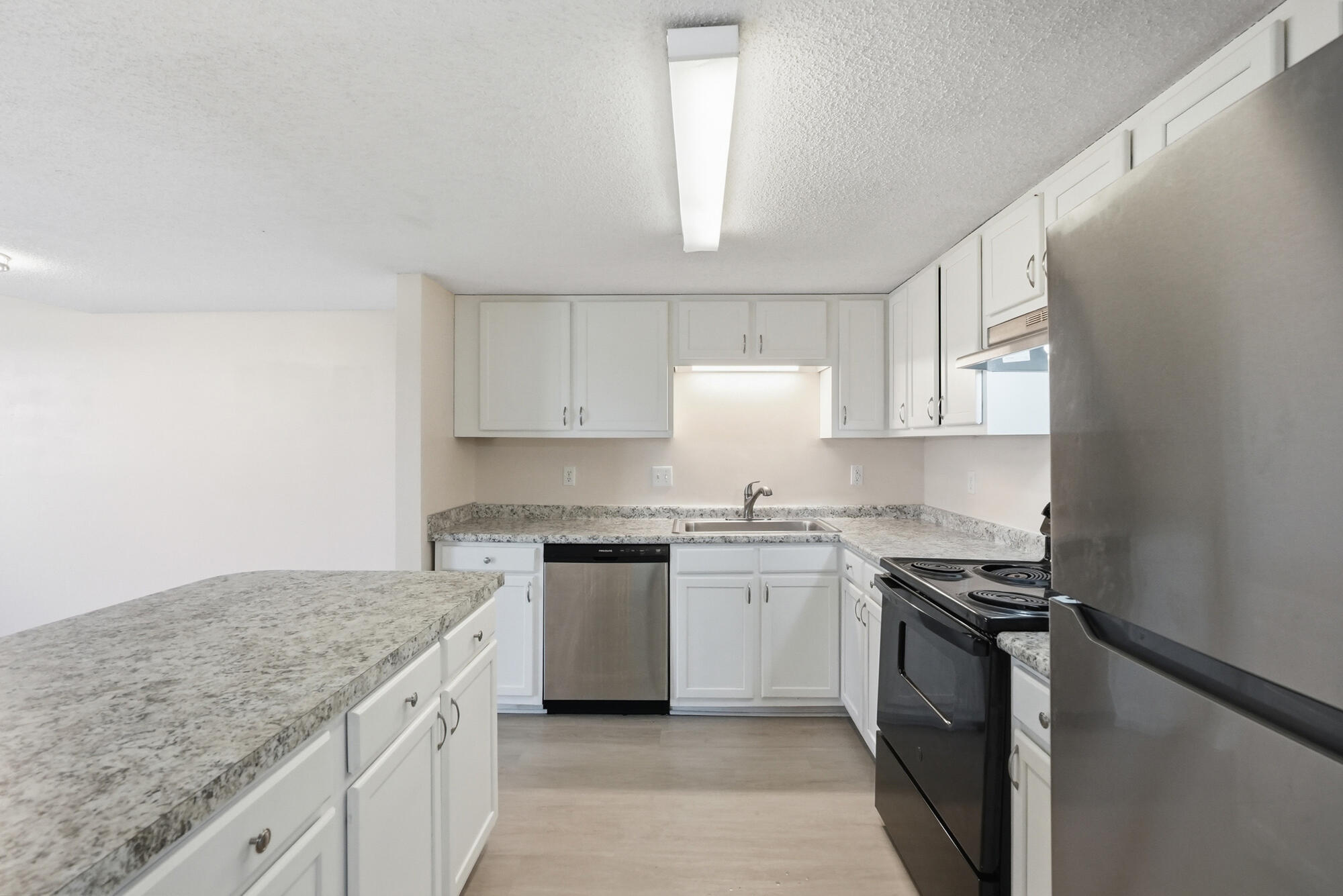 WHISPERING OAKS - Residential