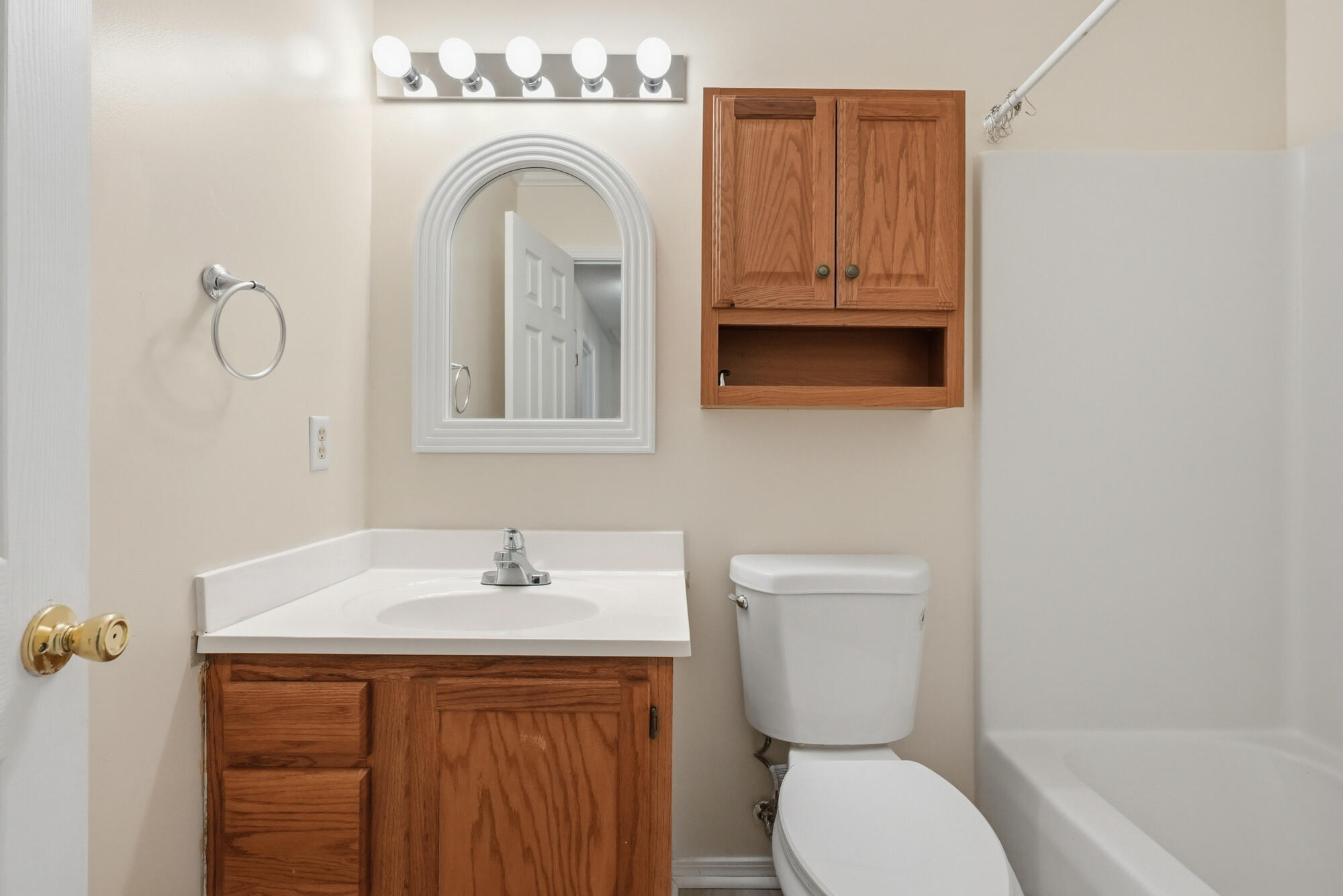 WHISPERING OAKS - Residential
