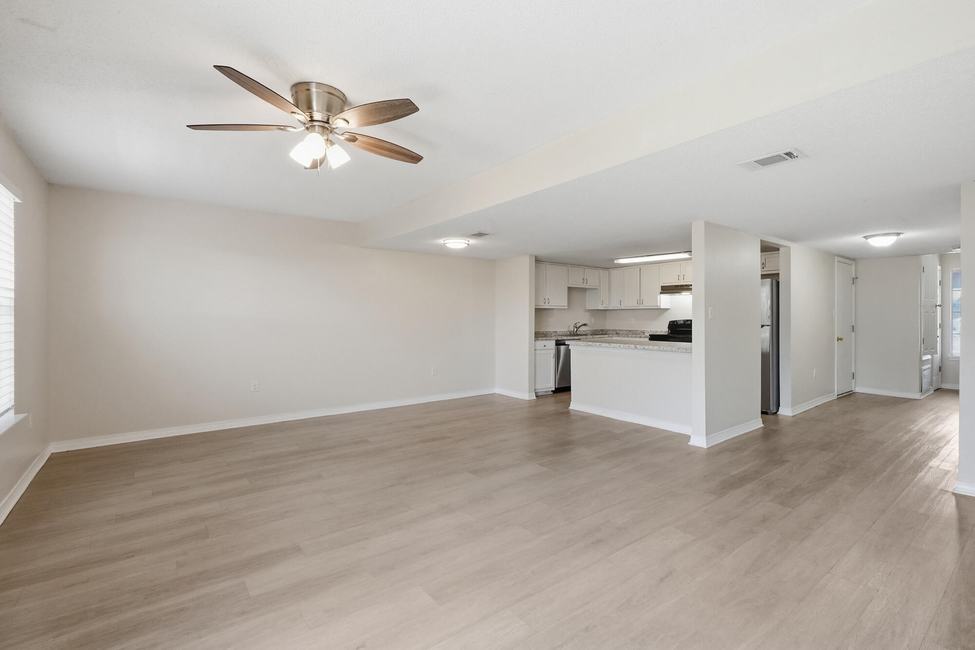 WHISPERING OAKS - Residential