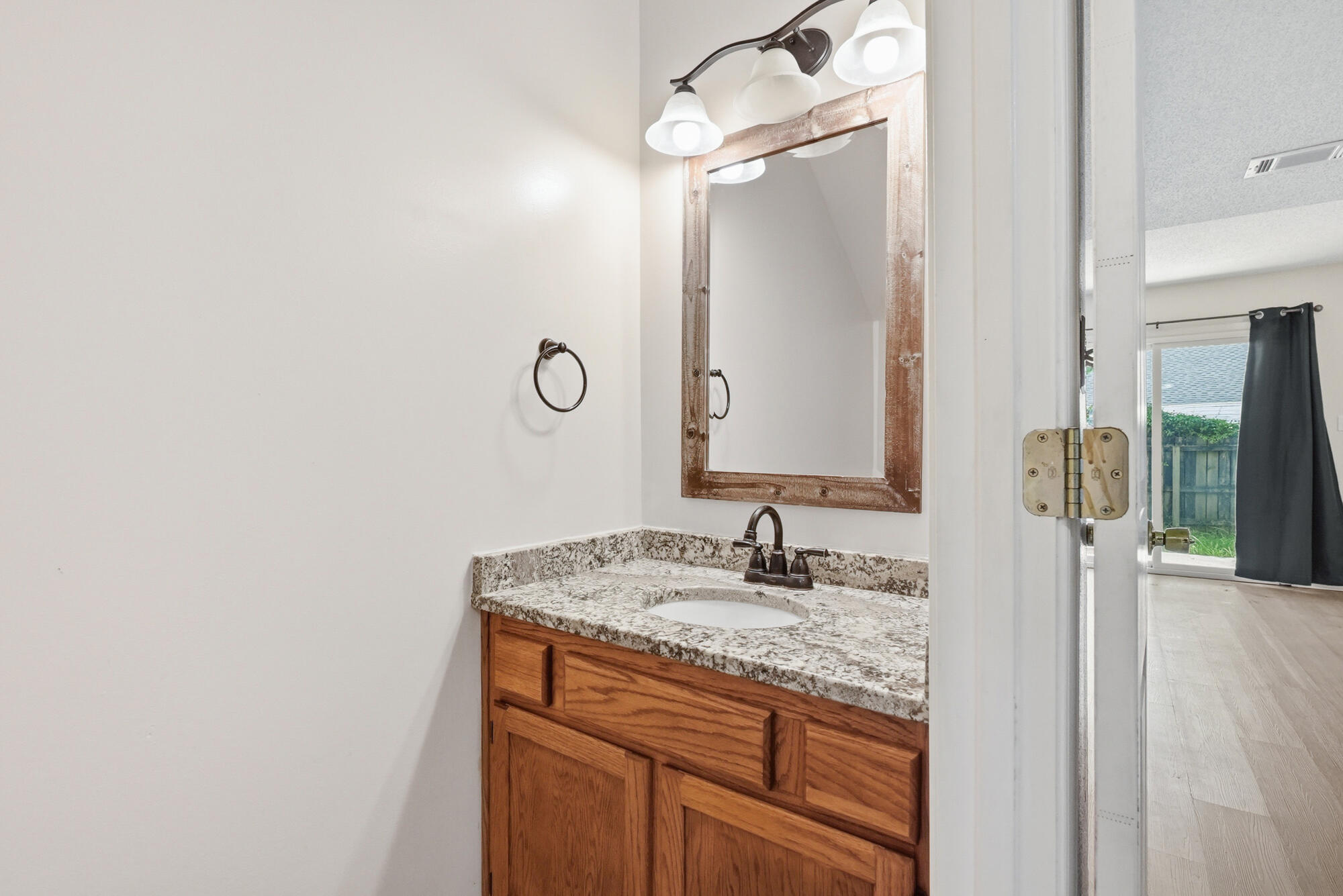 WHISPERING OAKS - Residential