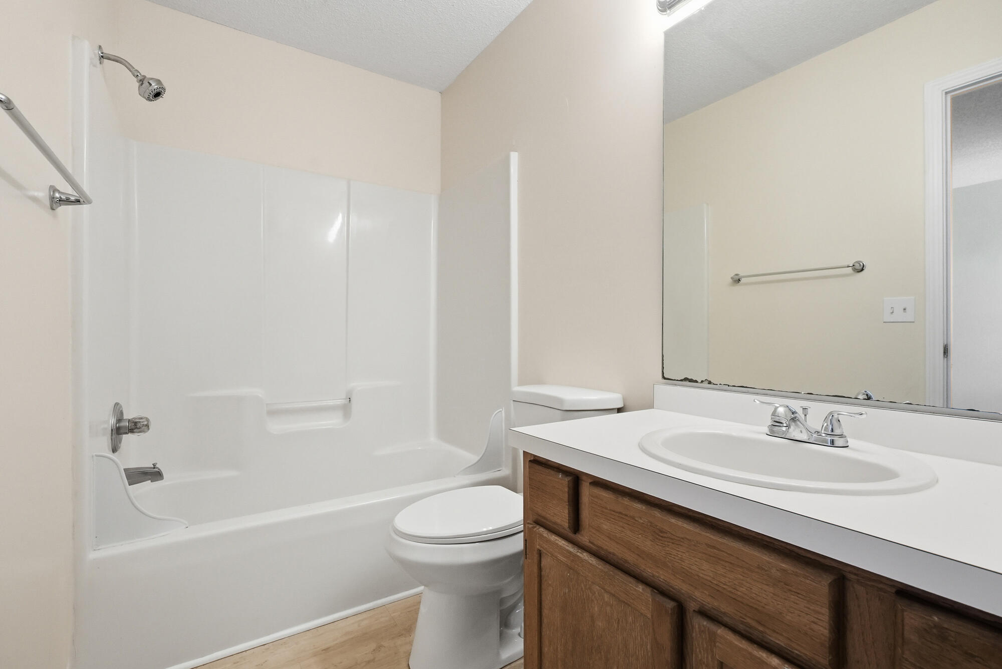 WHISPERING OAKS - Residential