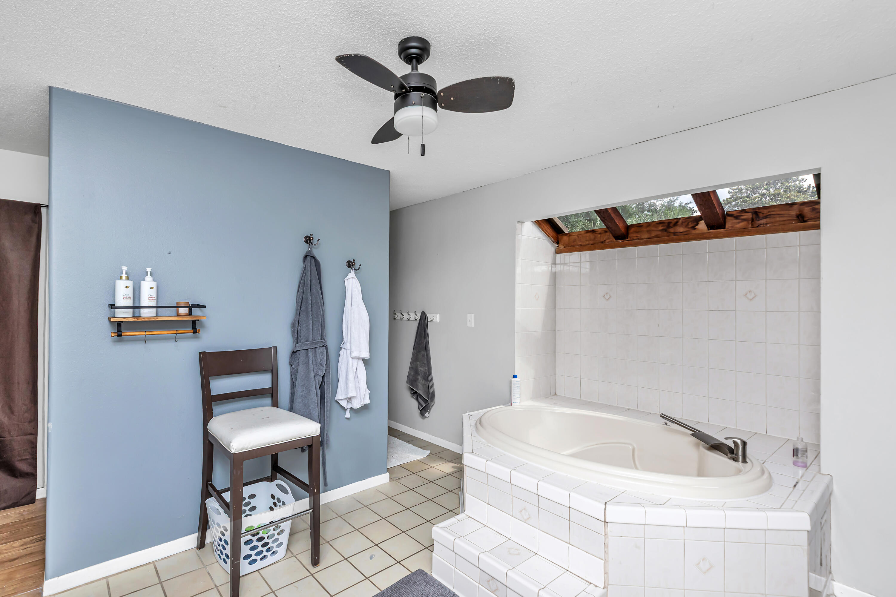 LAKE LORRAINE ESTATES - Residential