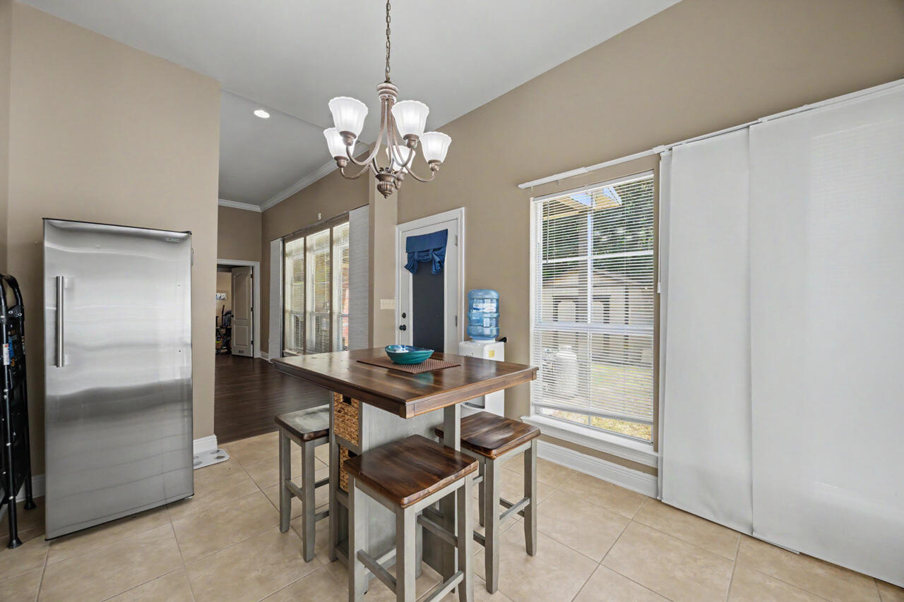 LAKERIDGE EST - Residential