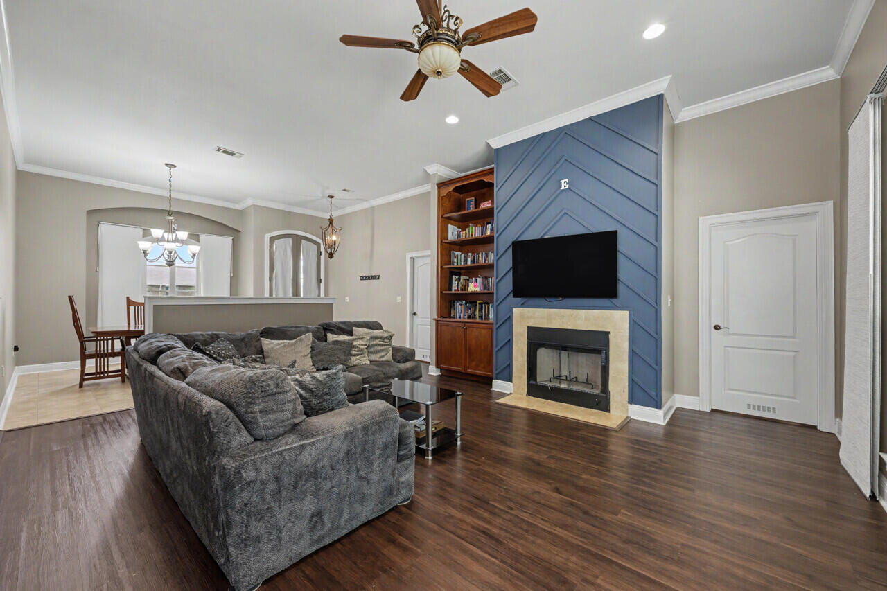 LAKERIDGE EST - Residential