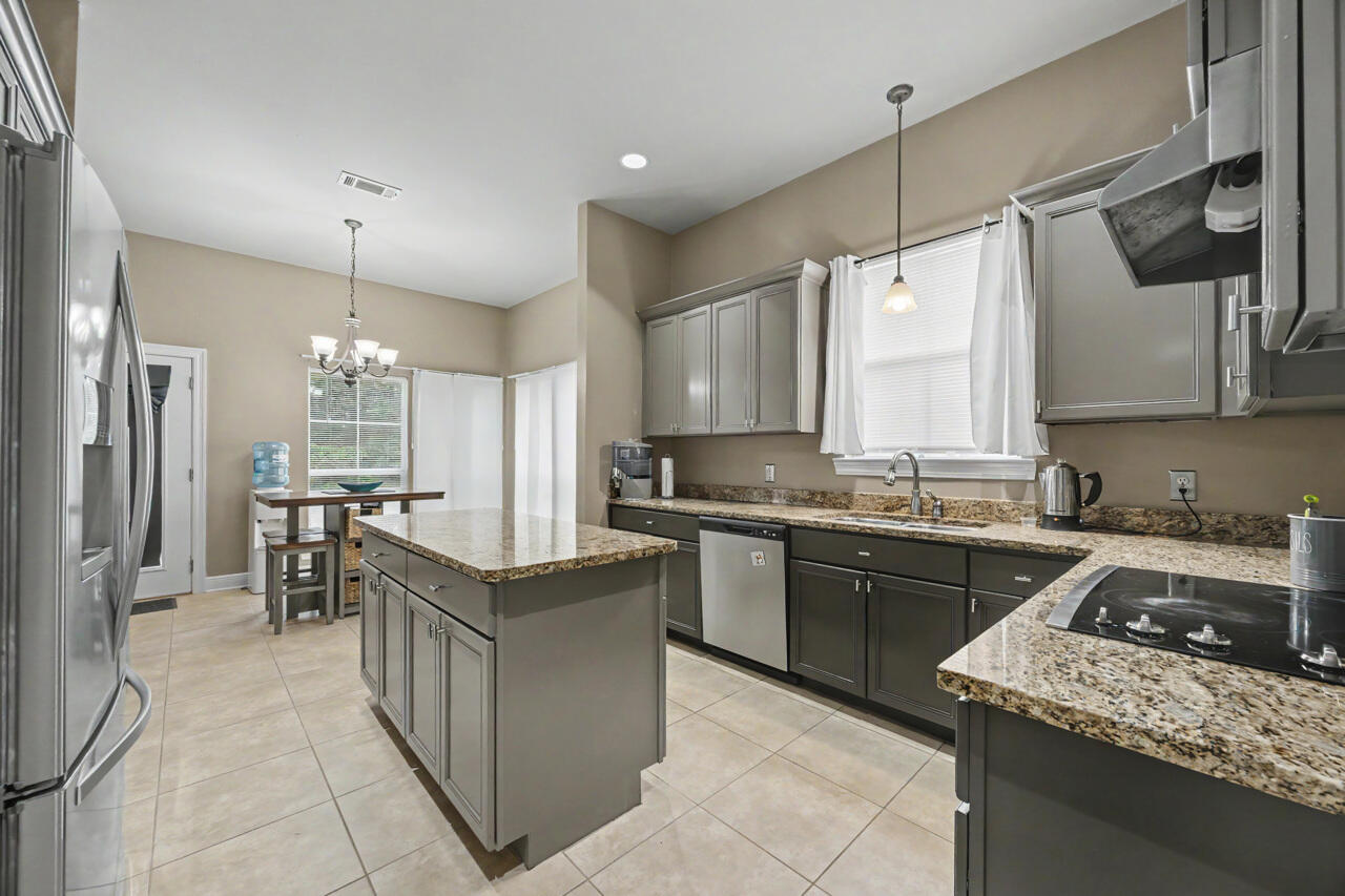 LAKERIDGE EST - Residential