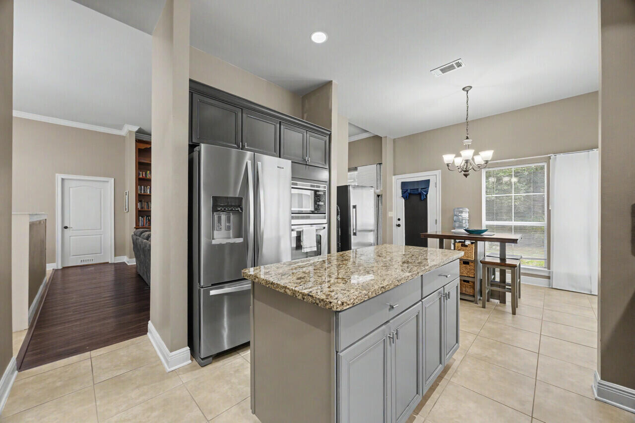 LAKERIDGE EST - Residential