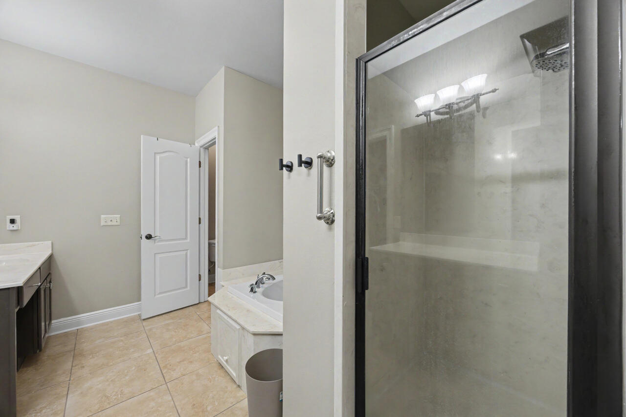 LAKERIDGE EST - Residential