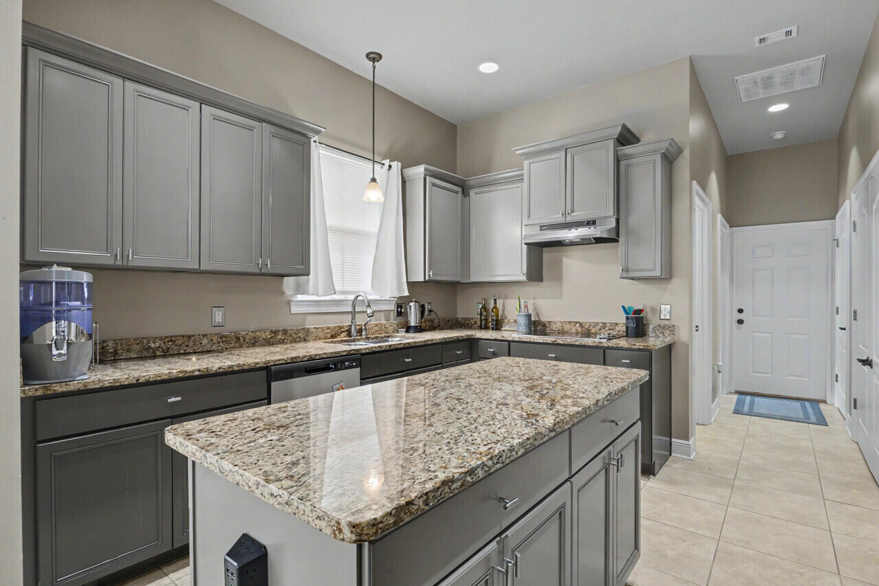 LAKERIDGE EST - Residential