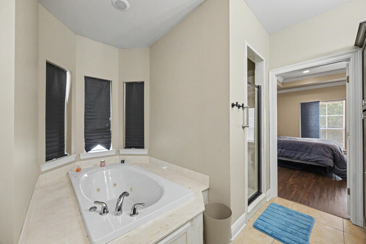 LAKERIDGE EST - Residential
