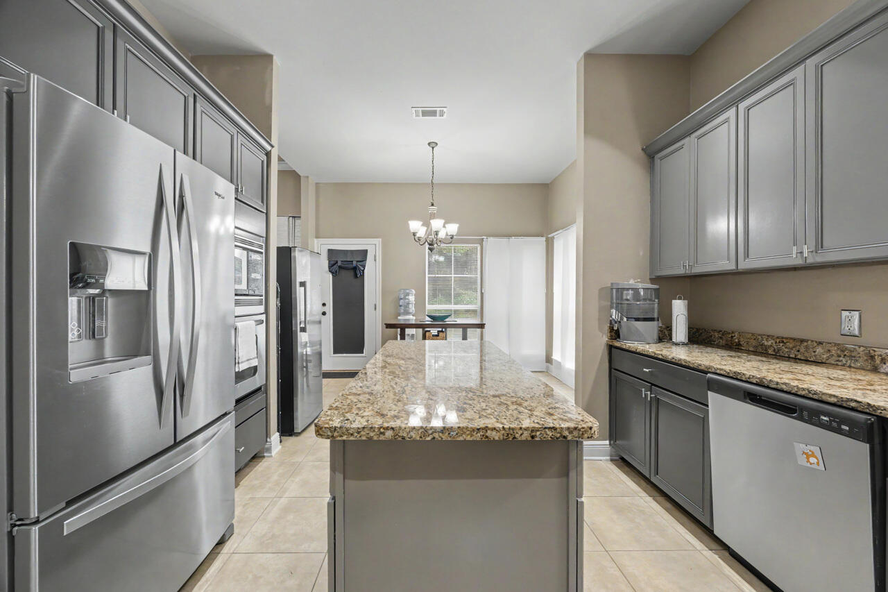 LAKERIDGE EST - Residential