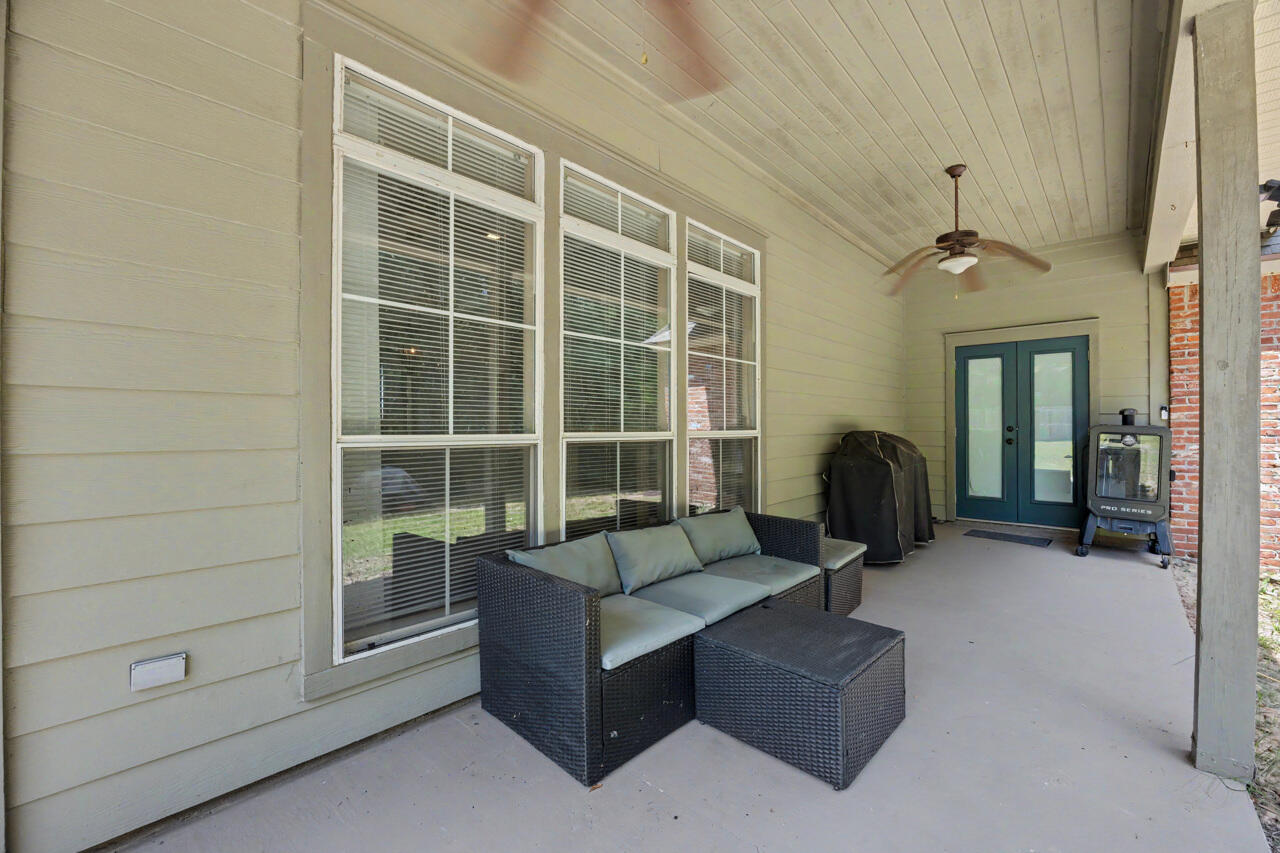 LAKERIDGE EST - Residential