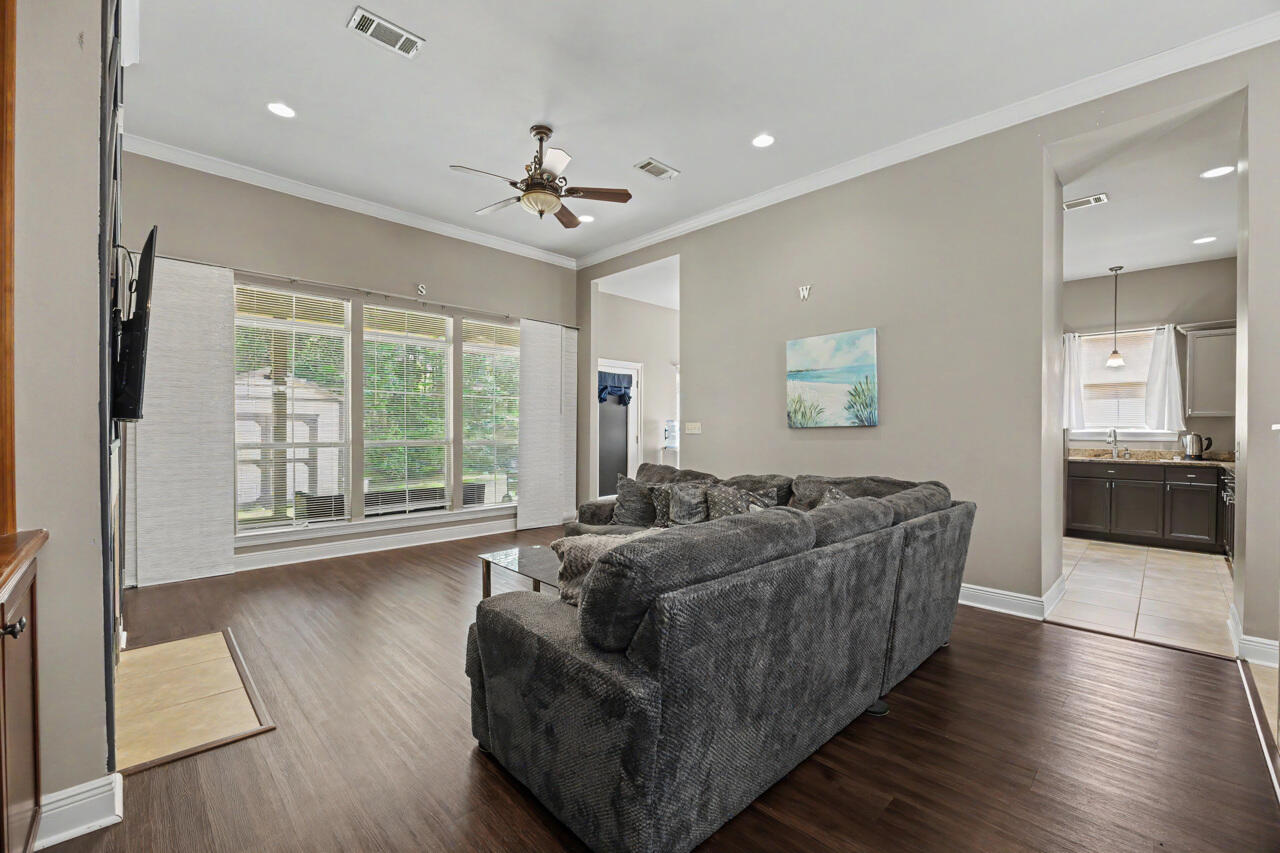 LAKERIDGE EST - Residential