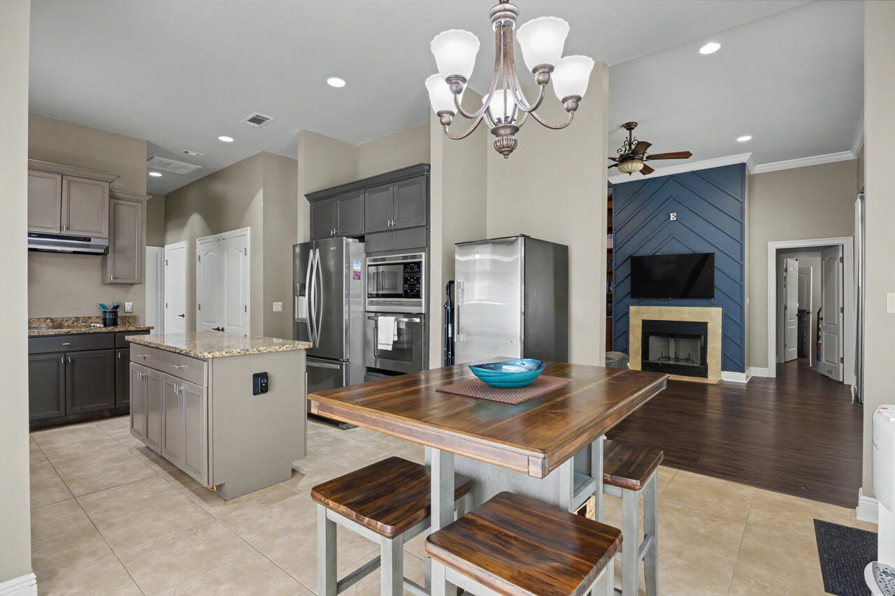 LAKERIDGE EST - Residential