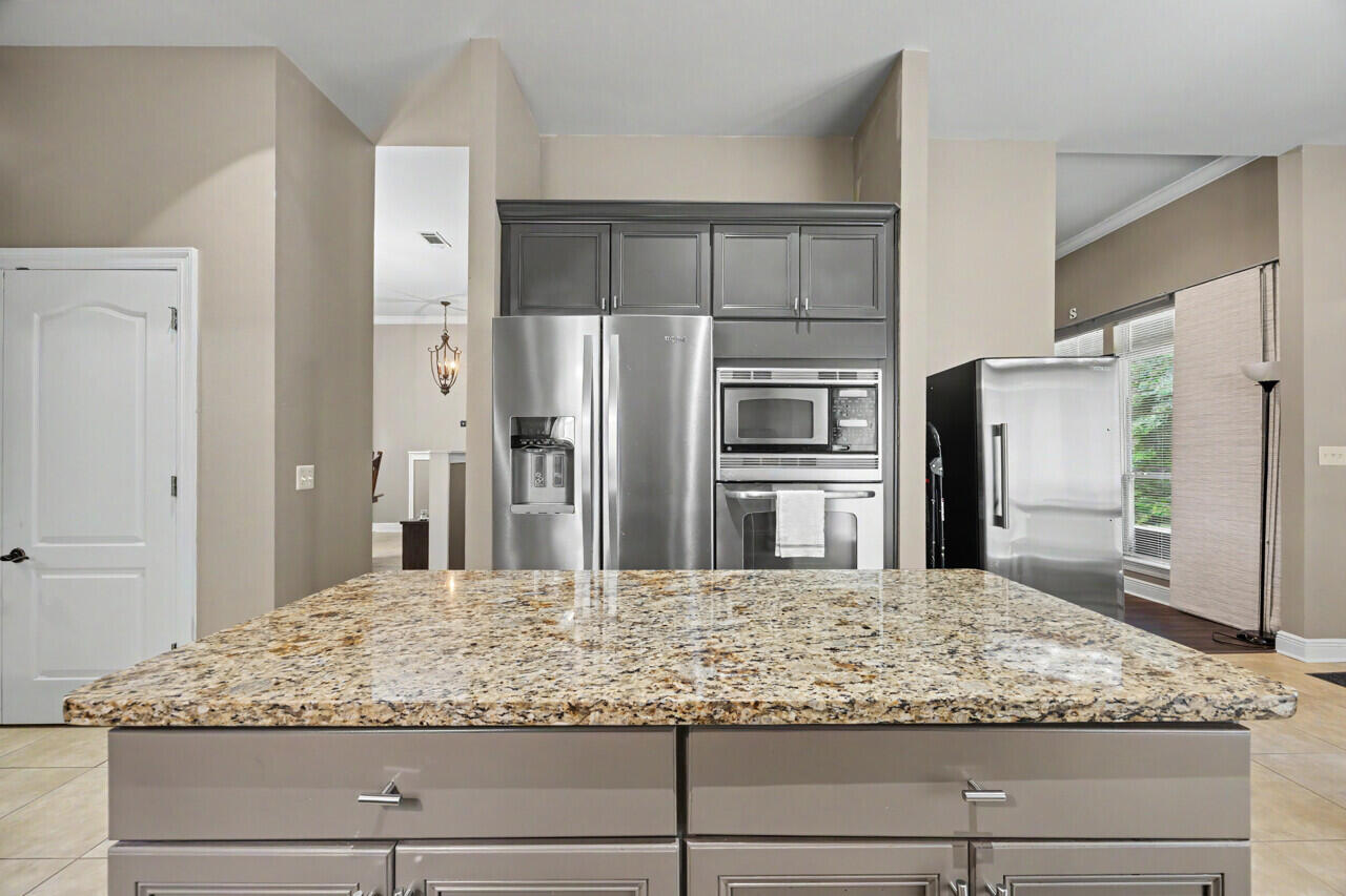 LAKERIDGE EST - Residential