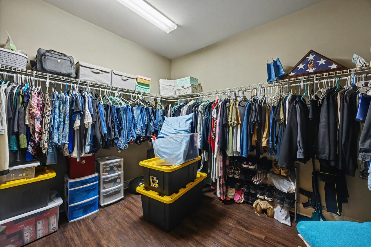 LAKERIDGE EST - Residential