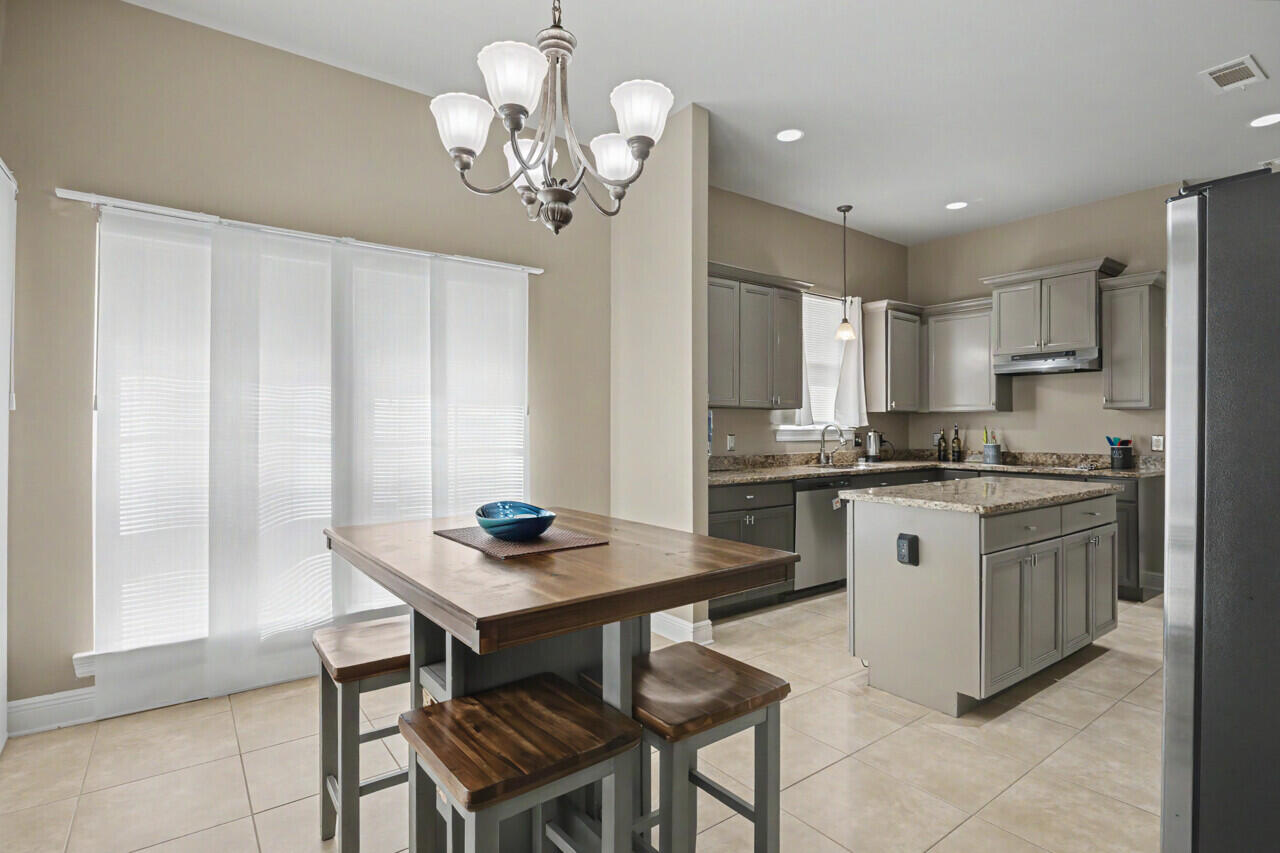 LAKERIDGE EST - Residential