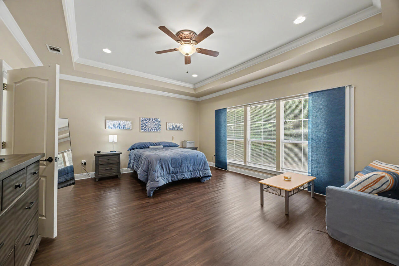 LAKERIDGE EST - Residential