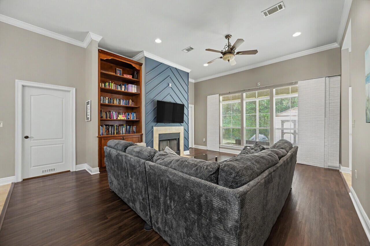 LAKERIDGE EST - Residential