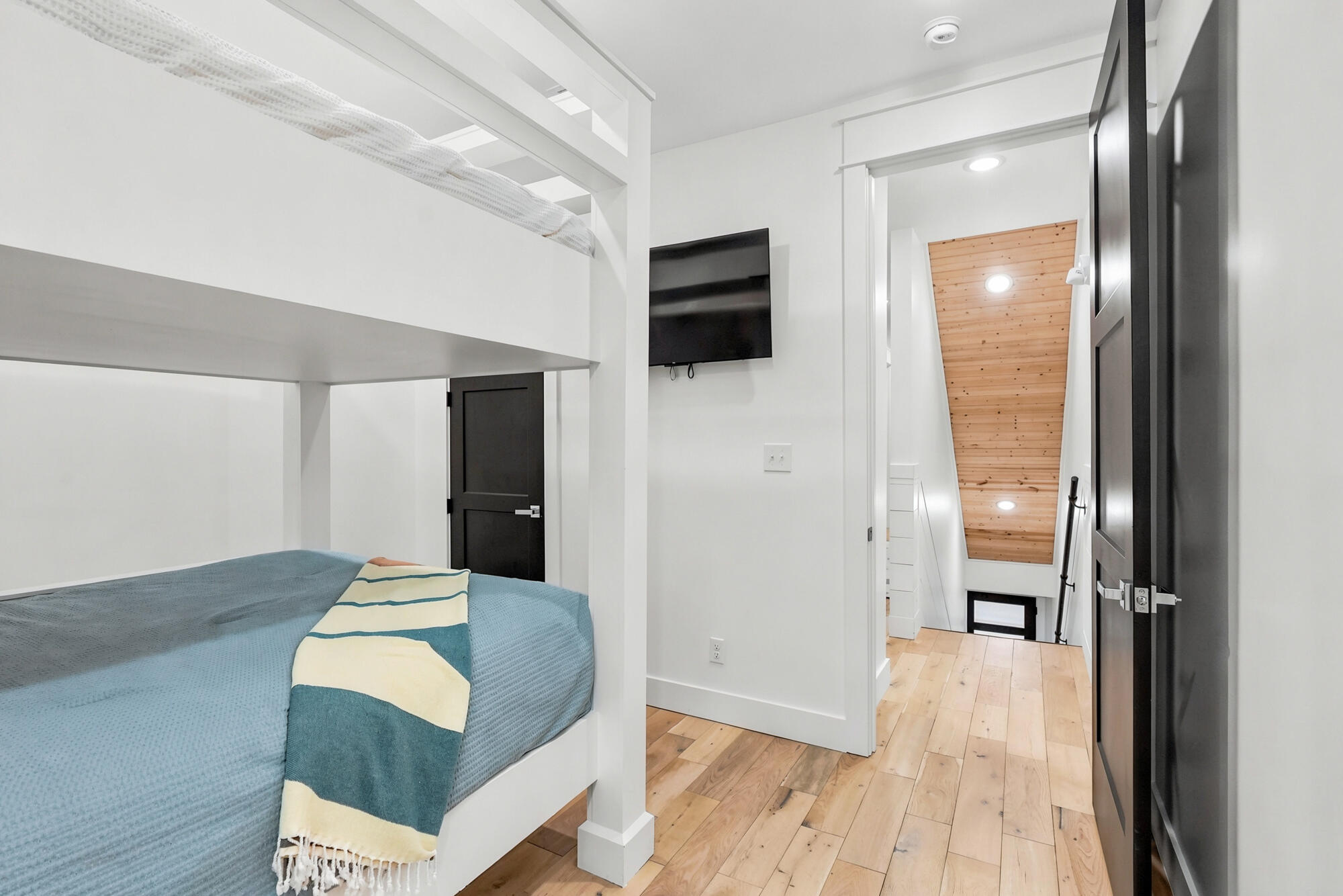 LAGUNA BEACH - Residential