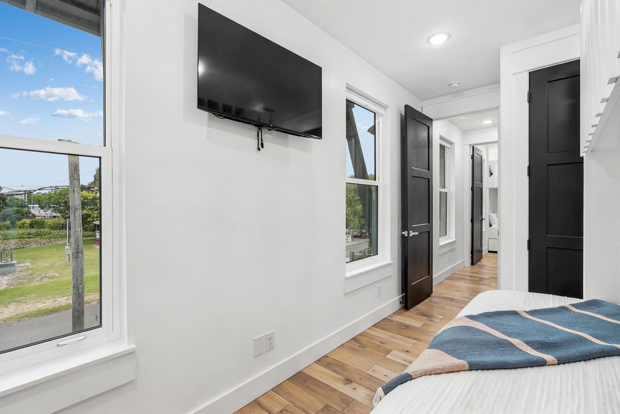 LAGUNA BEACH - Residential