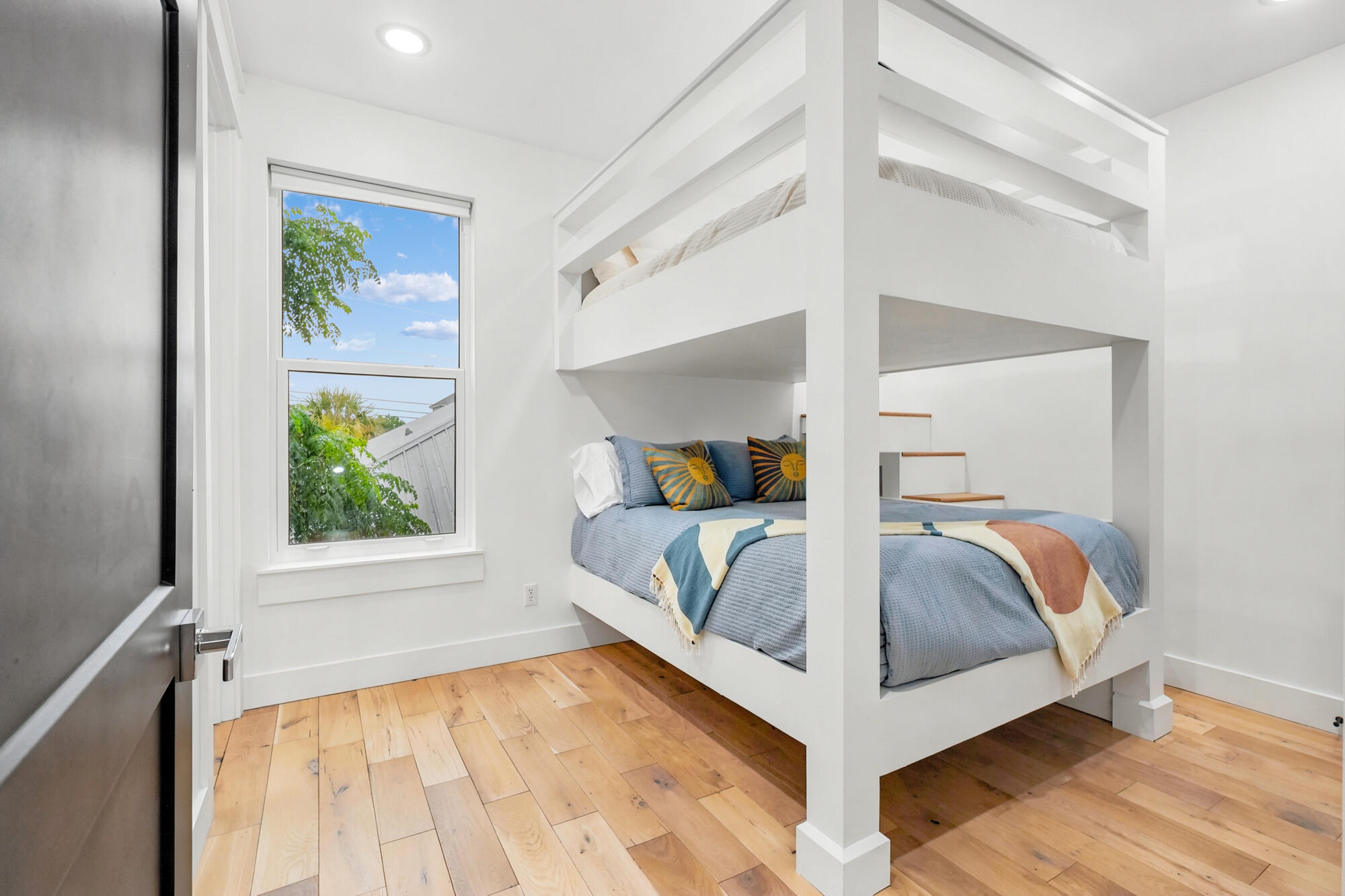 LAGUNA BEACH - Residential