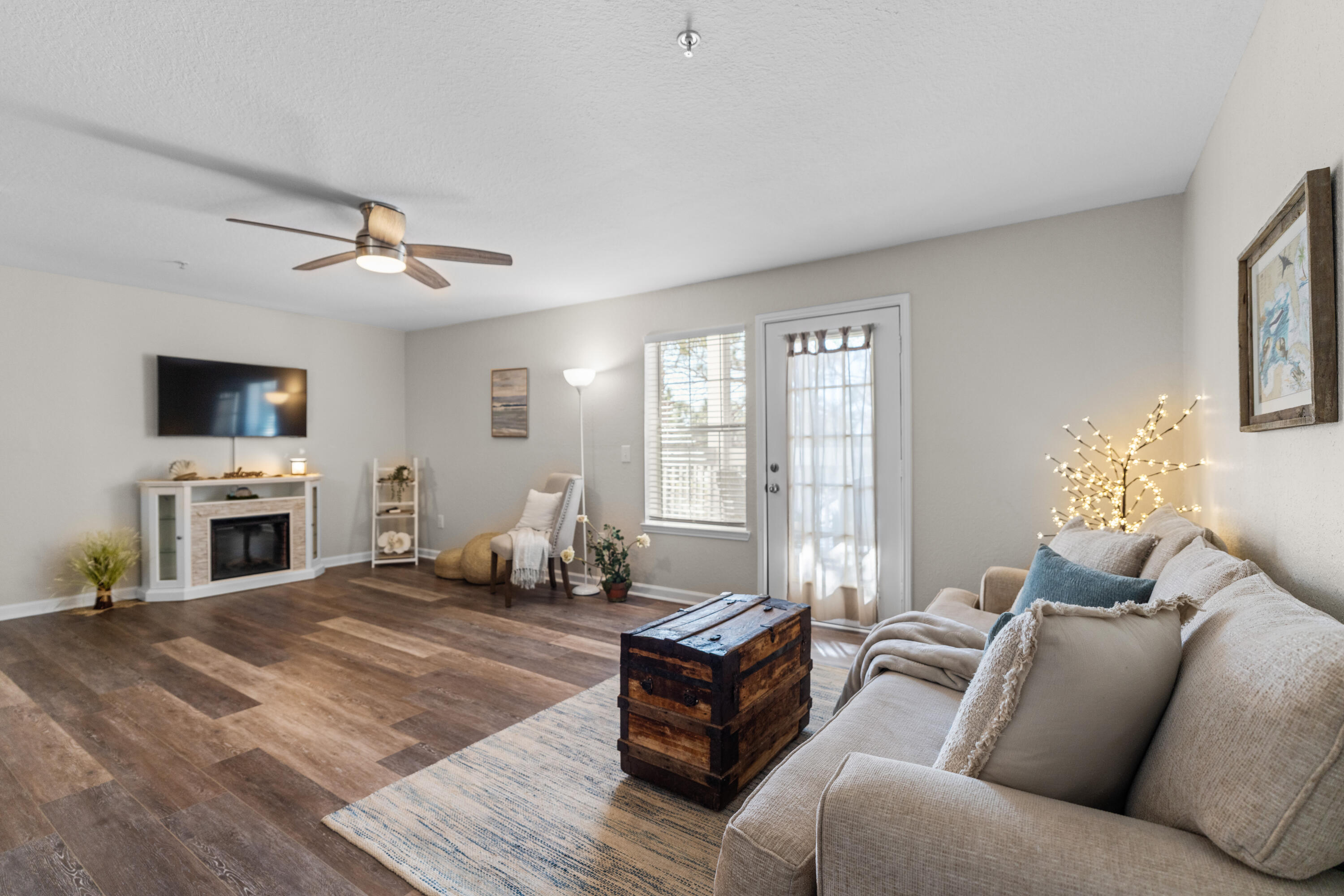 Welcome to Indian Lakes Unit 342. A beautifully updated and maintained condo right in the heart of Destin. This spacious and functional 1-bedroom, 1-bath floor plan offers approximately 920 square feet of comfortable living space.

From Indian Lakes, you're less than a mile's walk from public beaches. Within a few minutes drive, you'll also find Henderson Beach State Park, Destin Commons, Publix, restaurants, and shopping. Everything you need, whether you're looking for a full-time residence, a vacation getaway, or an investment property

The layout offers a great flow between the living, dining, and kitchen areas, creating an open feel while still giving each space its own definition and functionality.

On the days you'd rather stay close to home, the community offers an on-site pool and fitness center for you to enjoy.

Unit comes turn key, Decorated and furnished. This is your opportunity to own your piece of paradise in Florida.