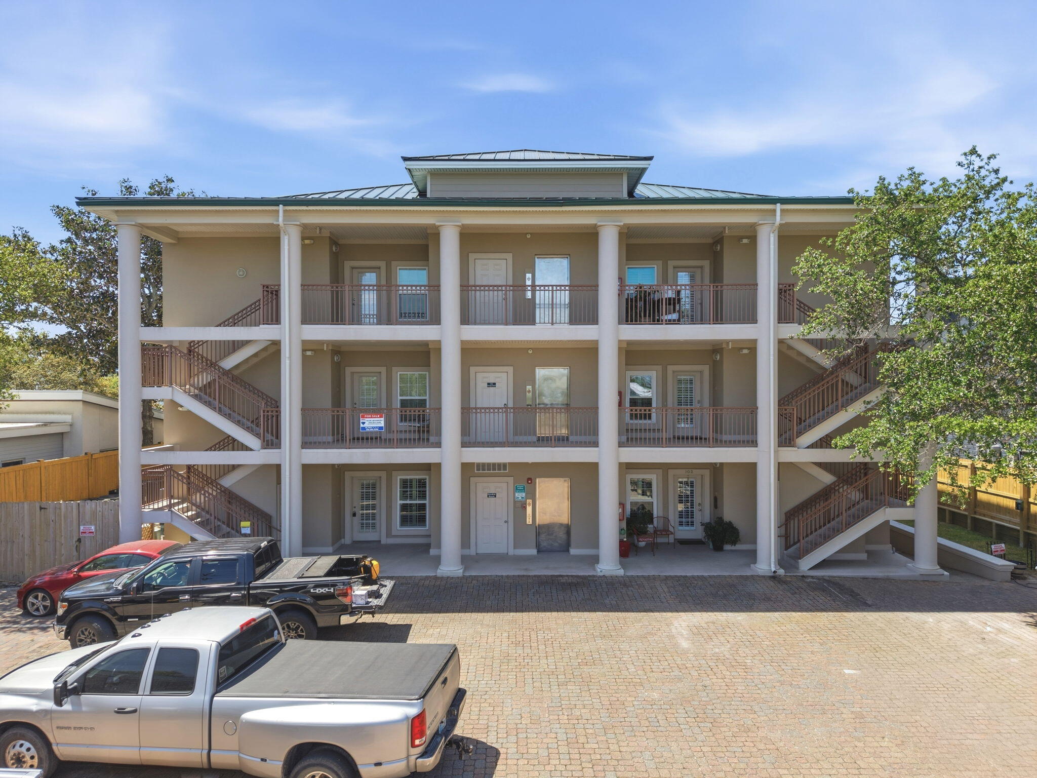 What a Gem located in the heart of Destin on the Harbor. This 3 bedroom 3 bath is absolutely breathtaking. The open kitchen is so inviting, very spacious with a long breakfast bar which overlooks the living area not to mention you have a perfect view of the Harbor while preparing meals and entertaining. The condo features tile and hardwood floors . The master bedroom is spacious, features a huge walk in closet , bathroom with jacuzzi tub and shower, and welcomes yet another view of the harbor. This is an end unit which offers a private common area for grilling. The condo offers a small outside storage room to store your fishing gear. Condo features a pool that overlooks the harbor. Boat slip available for additional fee.

Water, sewer, and trash included. Tenant responsible for all other utilities. Holding fee is due within 24hrs of approval. Lease must start within 14 days of payment. Lease Prep Fee of $75 is due prior to move in. Sorry, this property is not pet-friendly. Renters insurance required.
